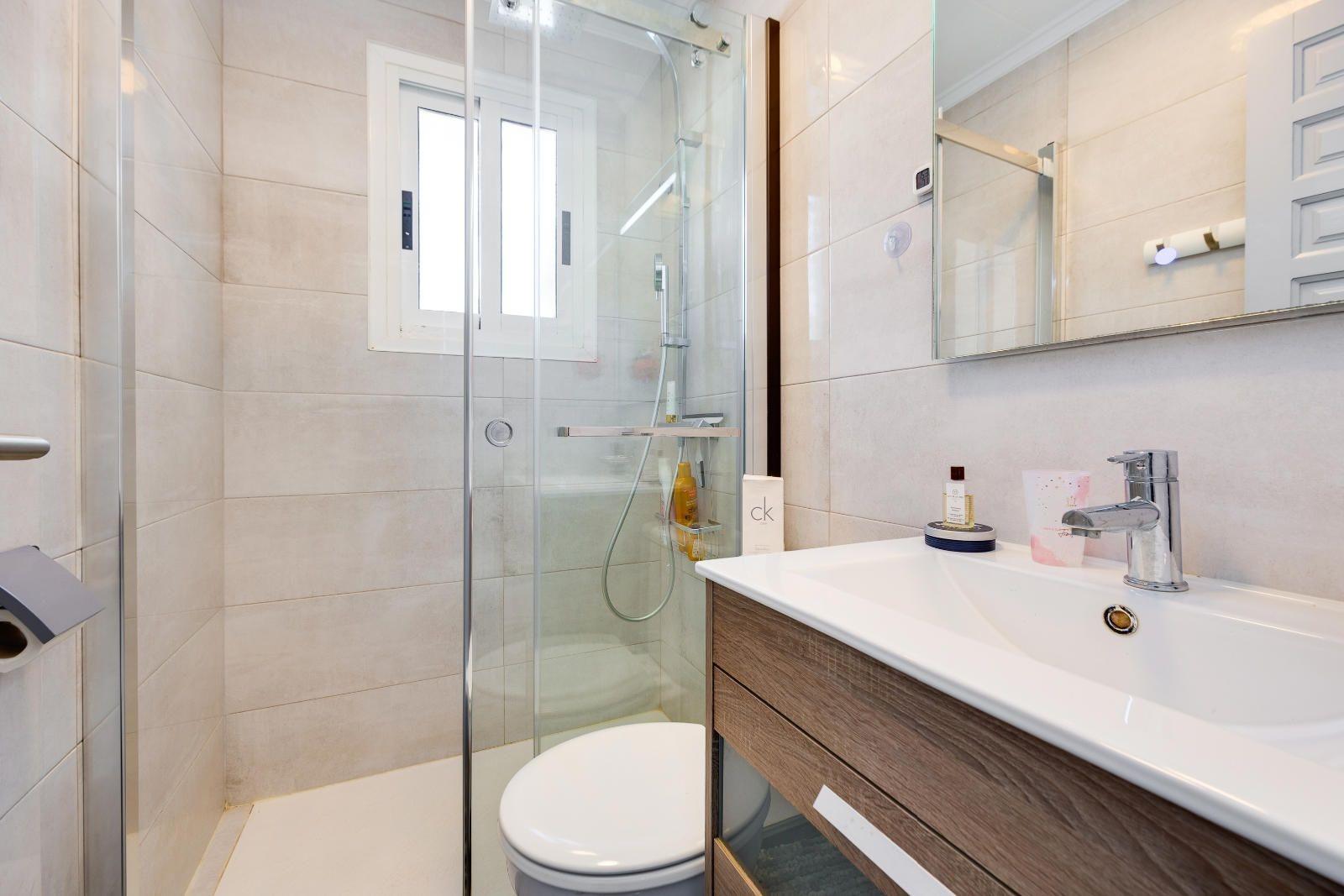 Bedroom in villa for sale in San Fulgencio