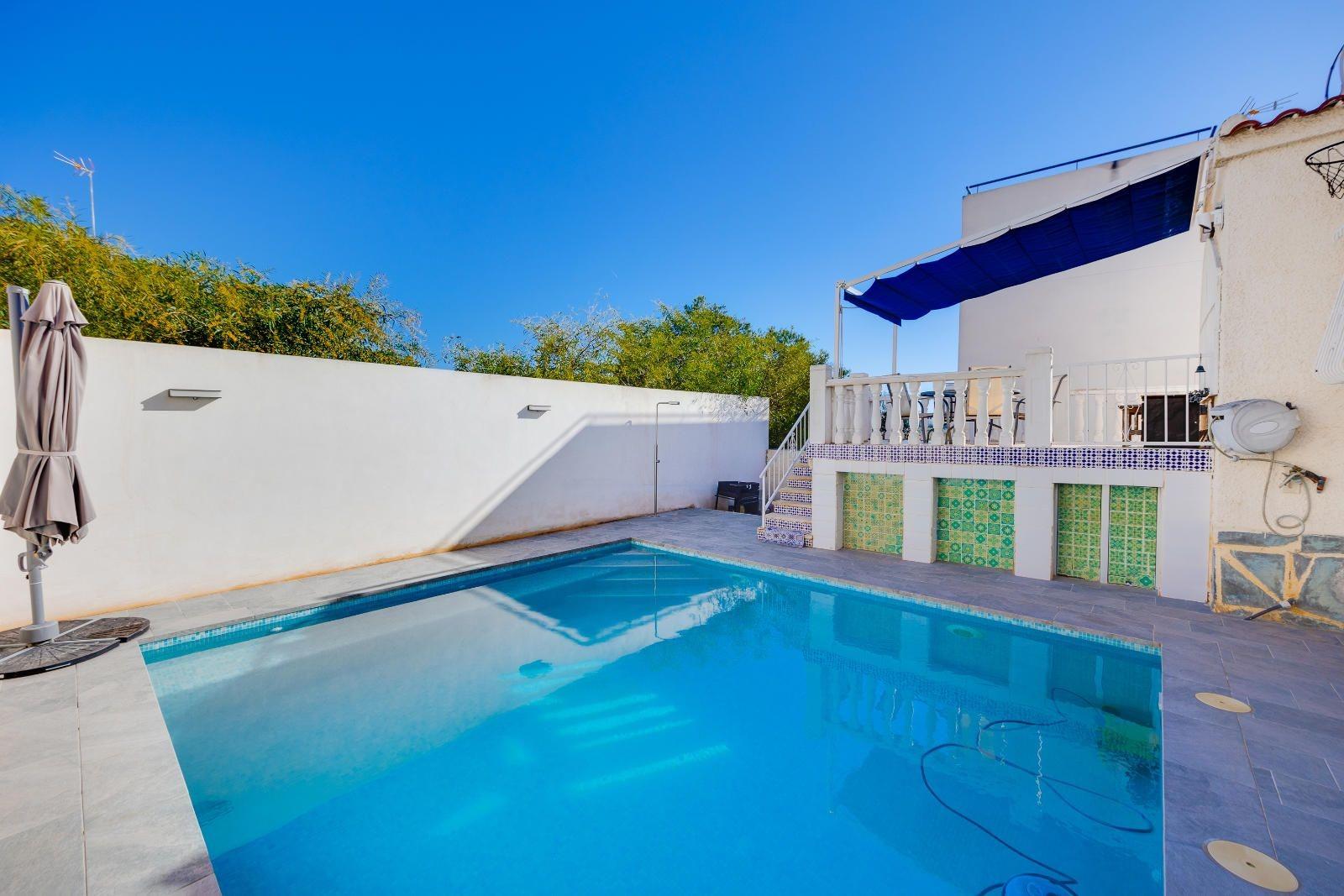 Master bedroom in villa for sale in San Fulgencio