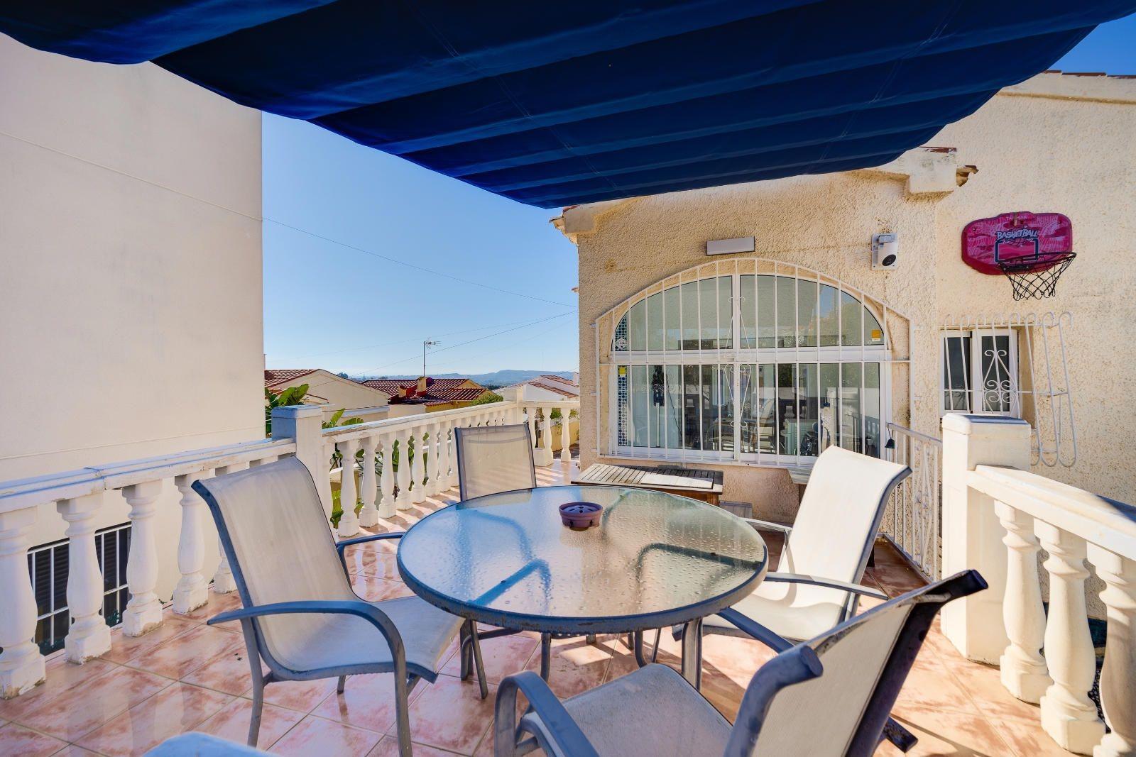 Terrace in villa for sale in San Fulgencio