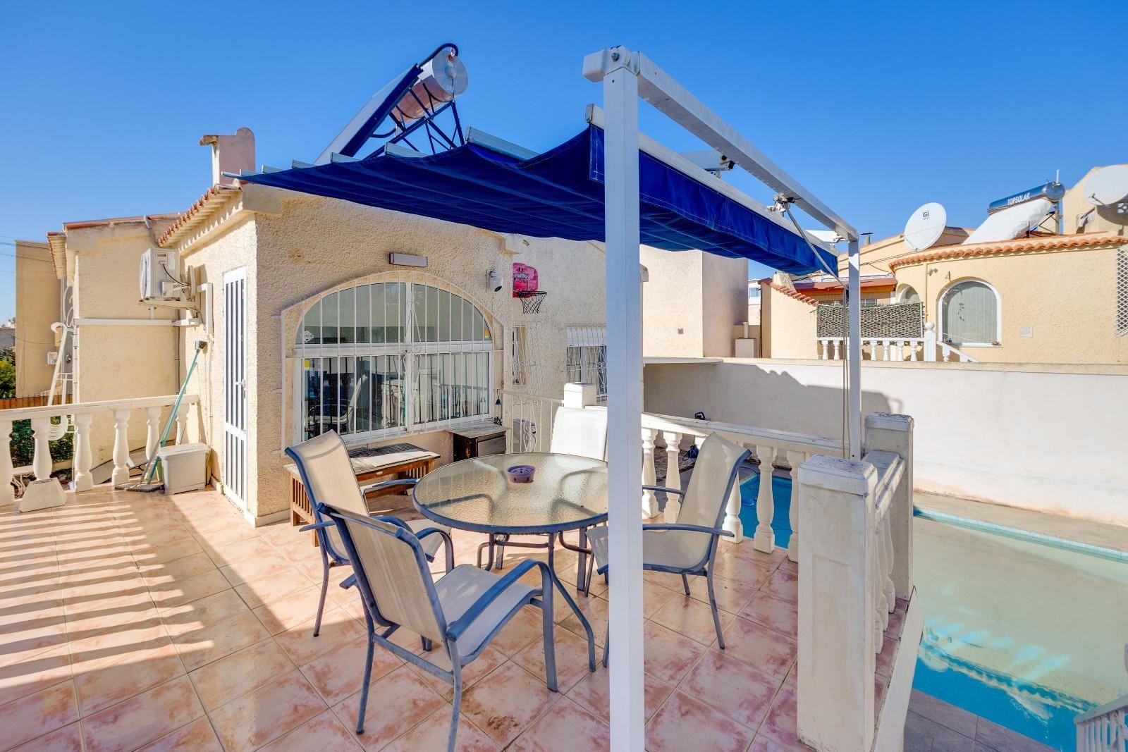 Pool area in villa for sale in San Fulgencio