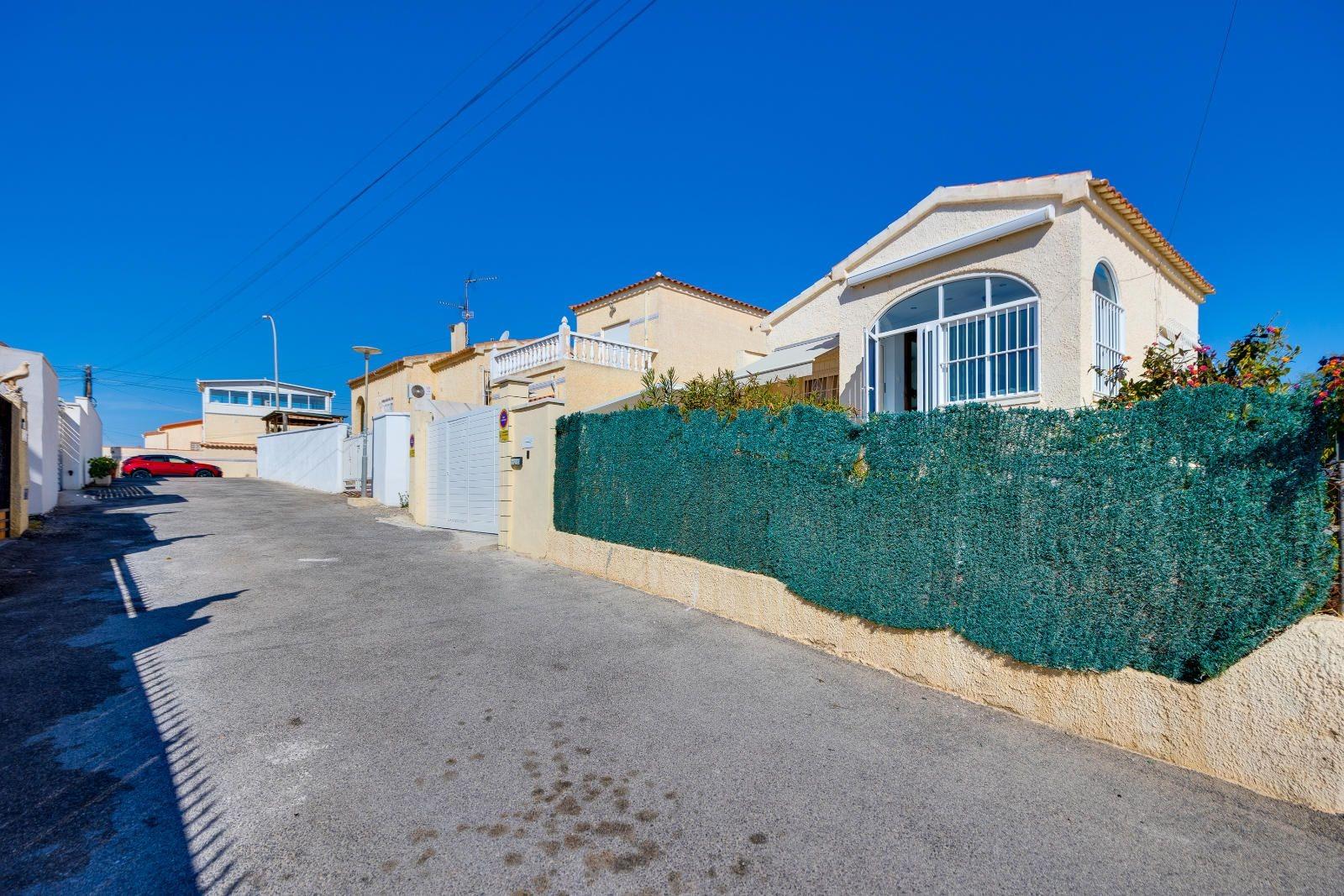 Bedrooms: 2, Bathrooms: 1, Villa in San Fulgencio, Alicante, Spain