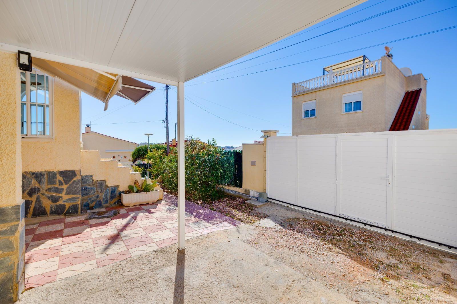 Kitchen in villa for sale in San Fulgencio