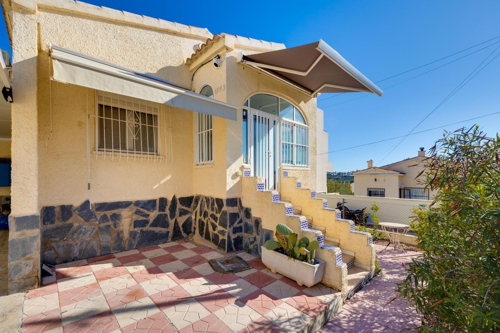 Master bedroom in villa for sale in San Fulgencio