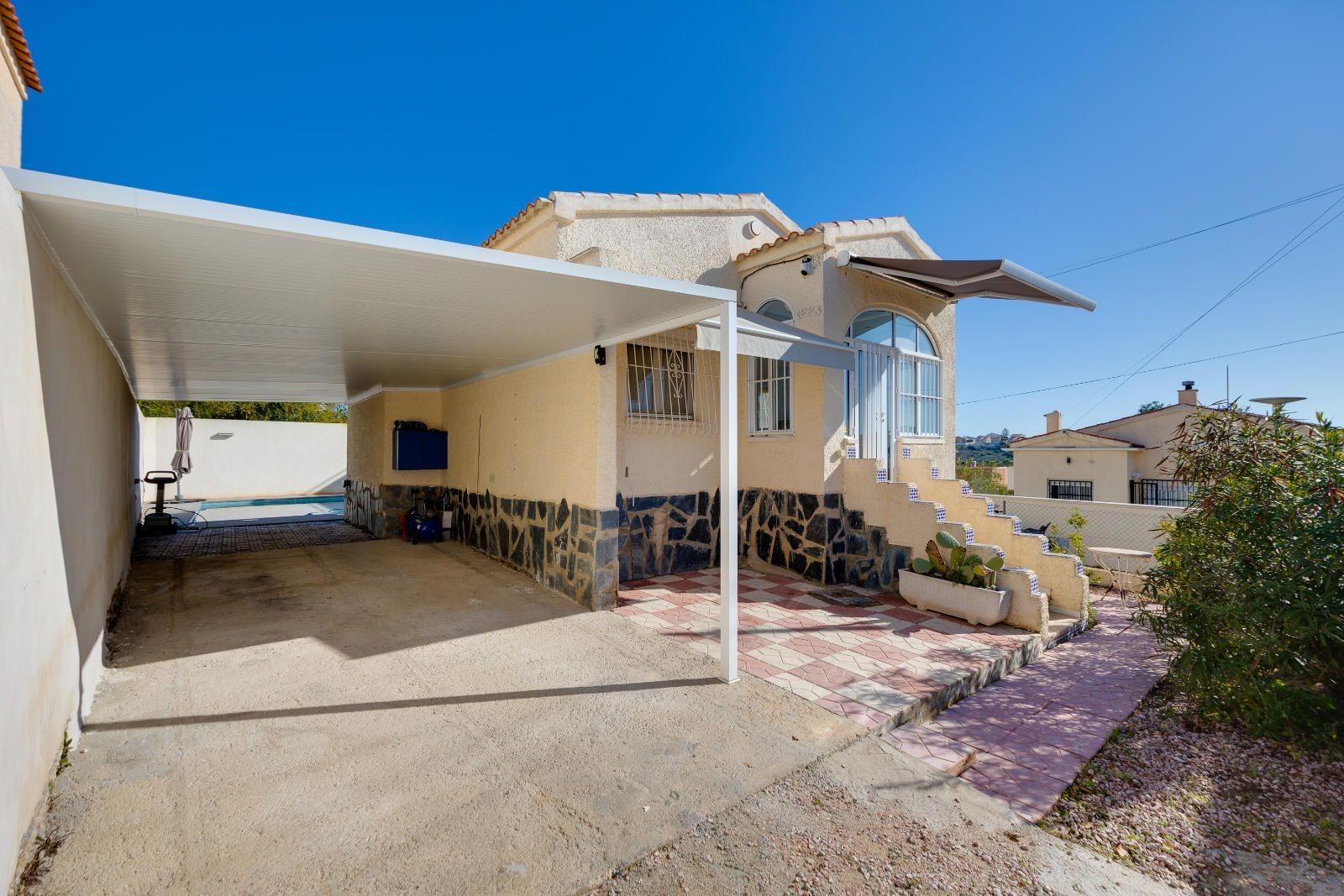 Garden in villa for sale in San Fulgencio