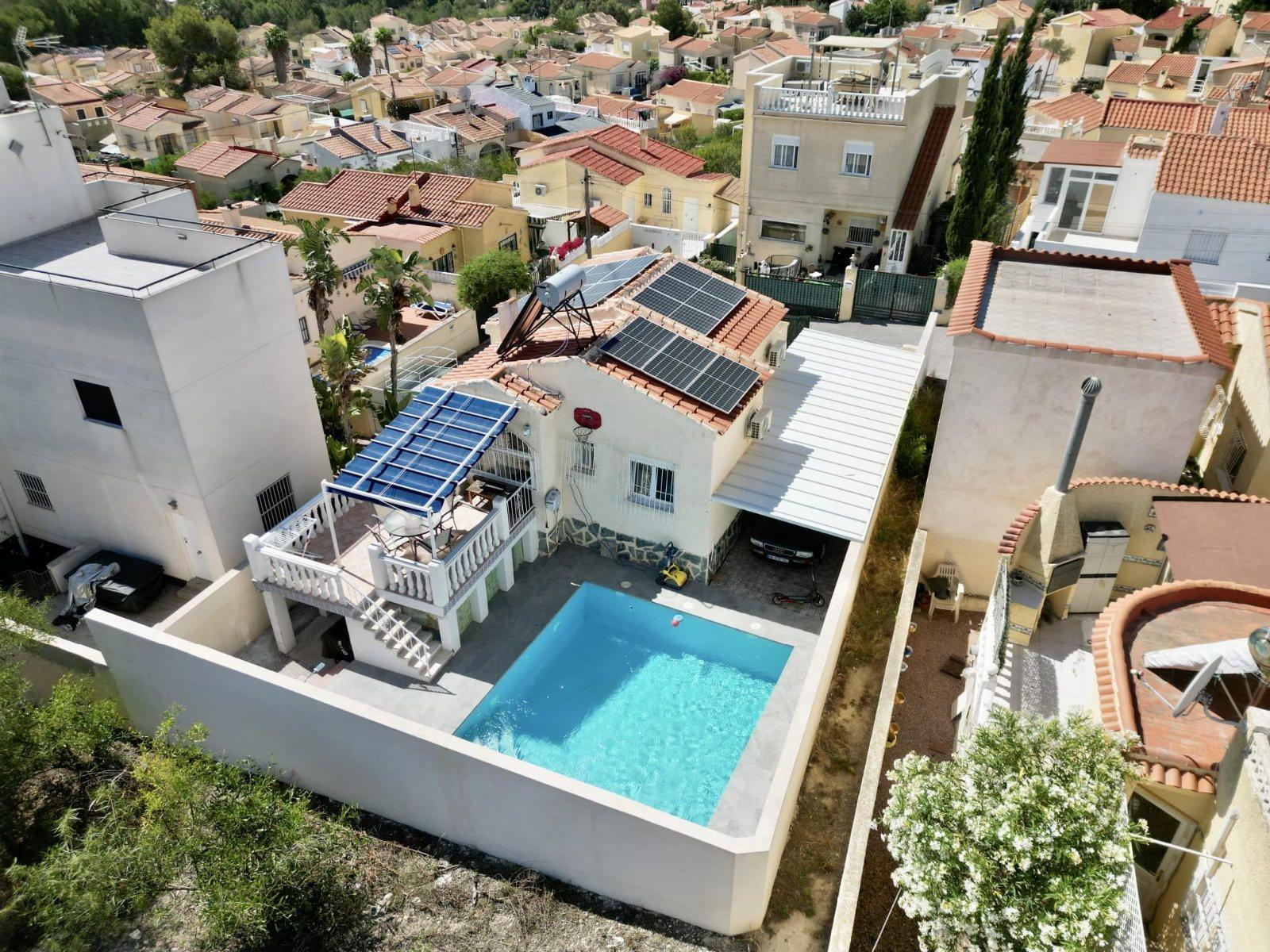 Master bedroom in villa for sale in San Fulgencio