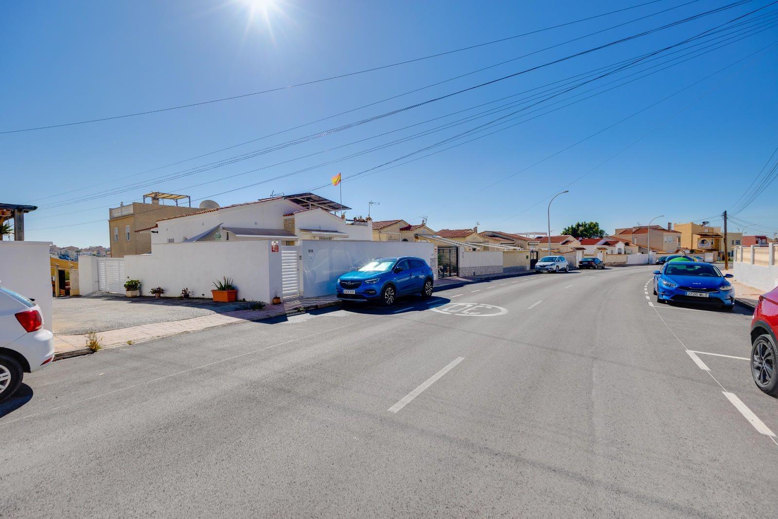 Bathroom in villa for sale in San Fulgencio