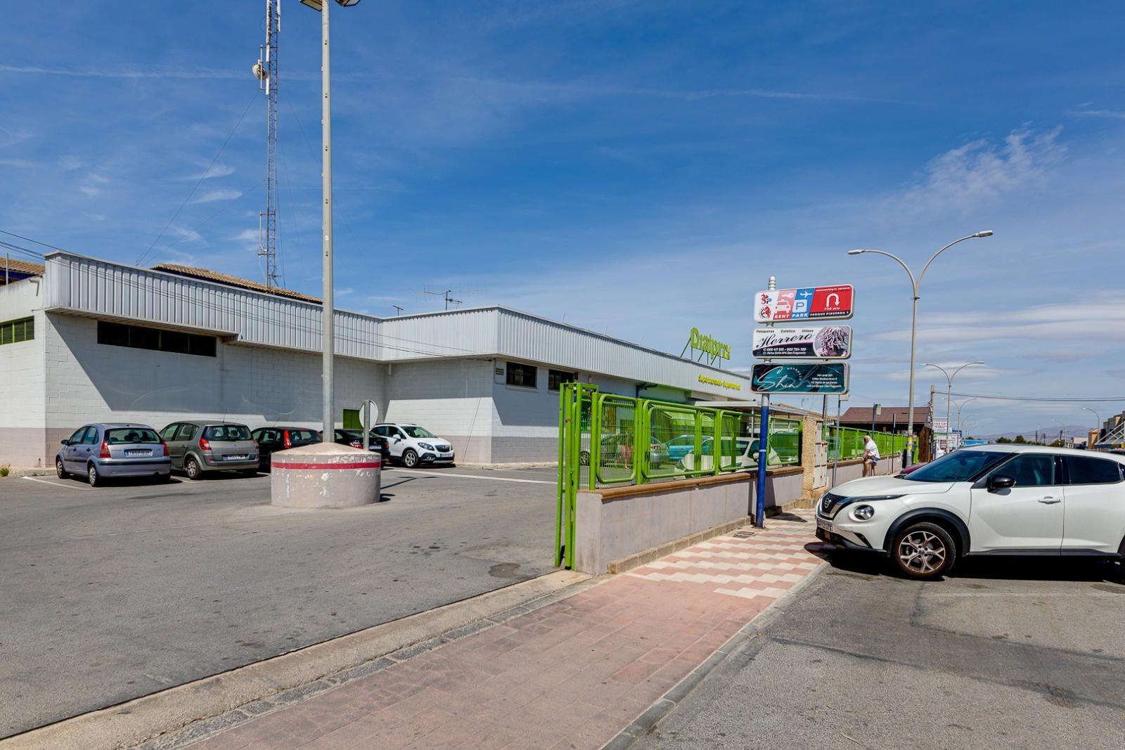 Terrace in villa for sale in San Fulgencio