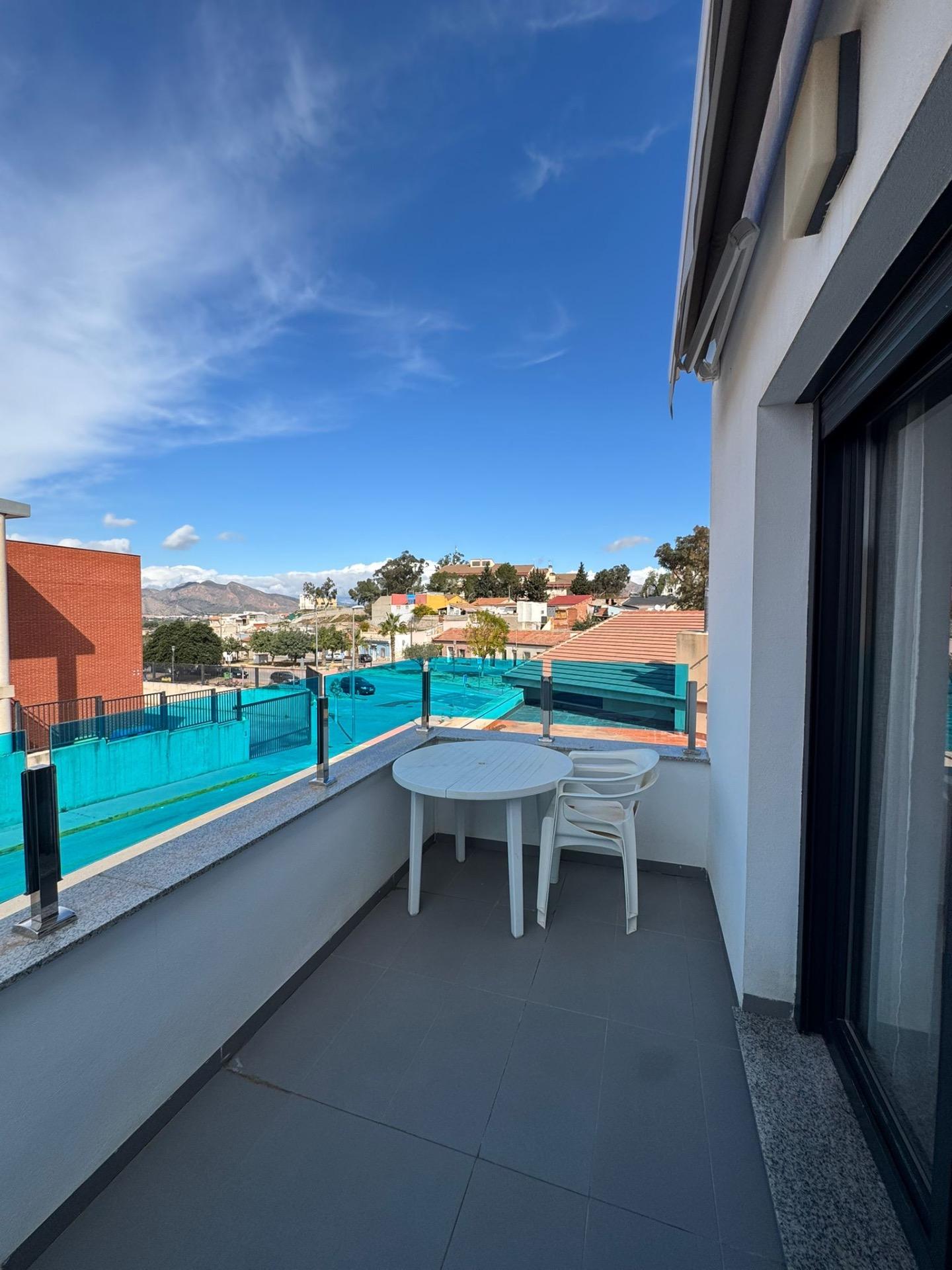 Discover this charming duplex located in the peaceful and sunny town of Bigastro, within the beautif