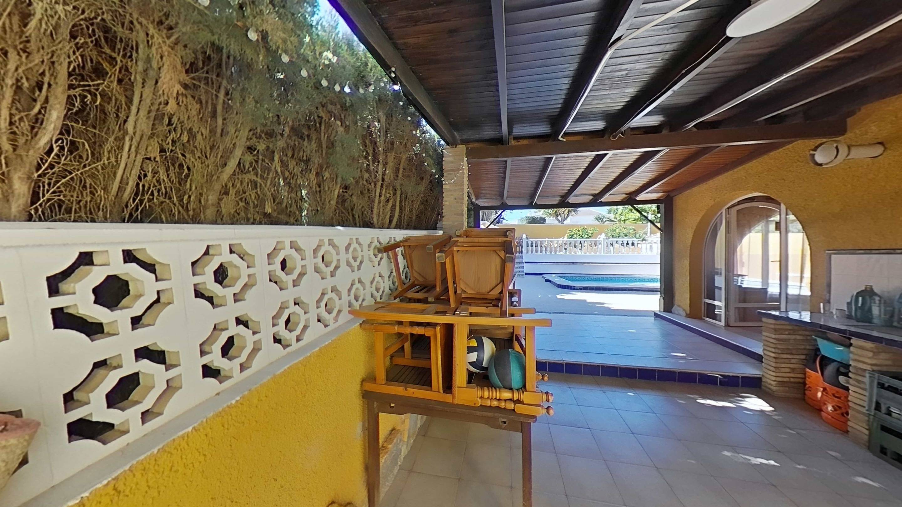 Master bedroom in villa for sale in Torrevieja