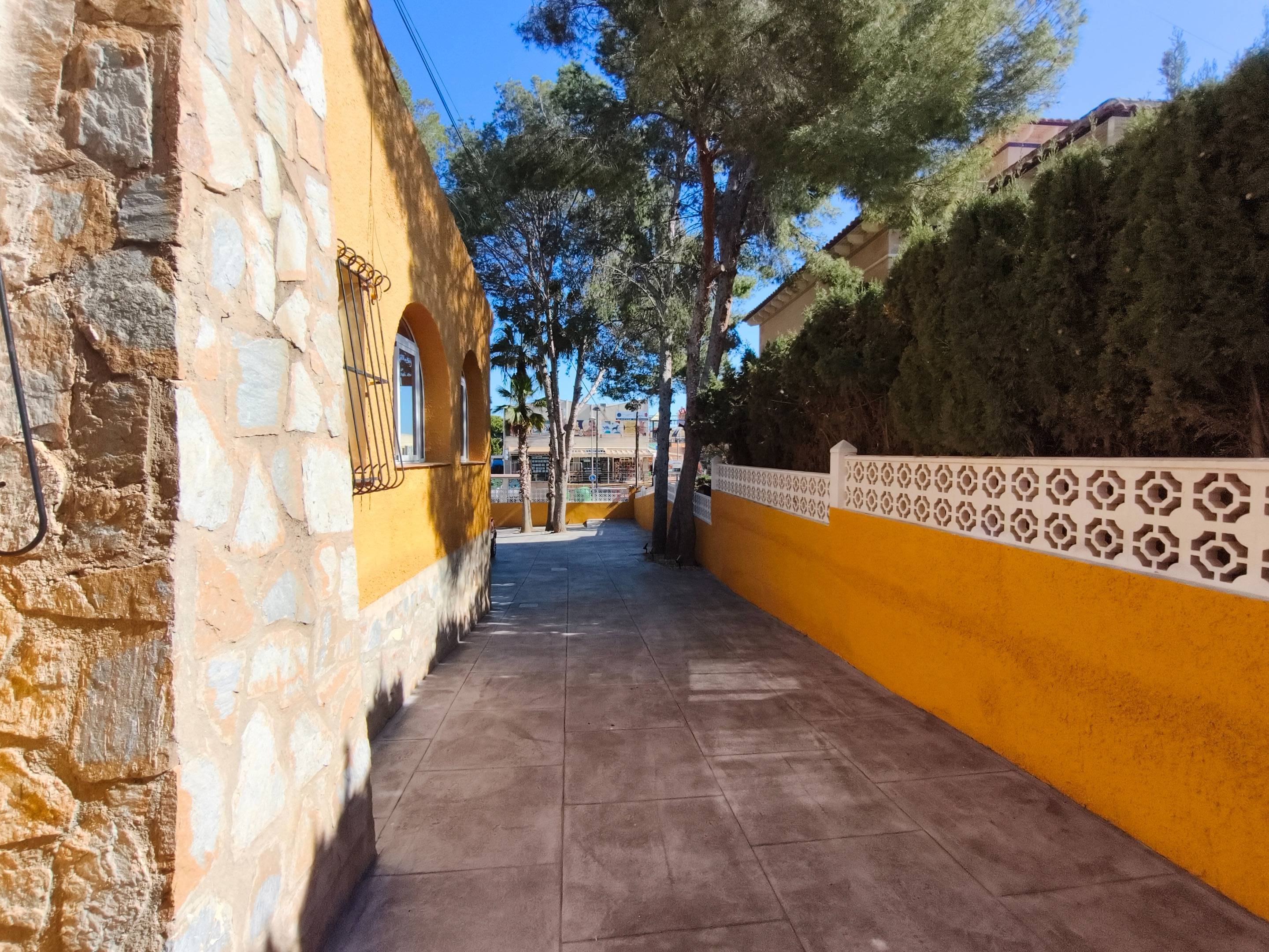 Bedroom in villa for sale in Torrevieja