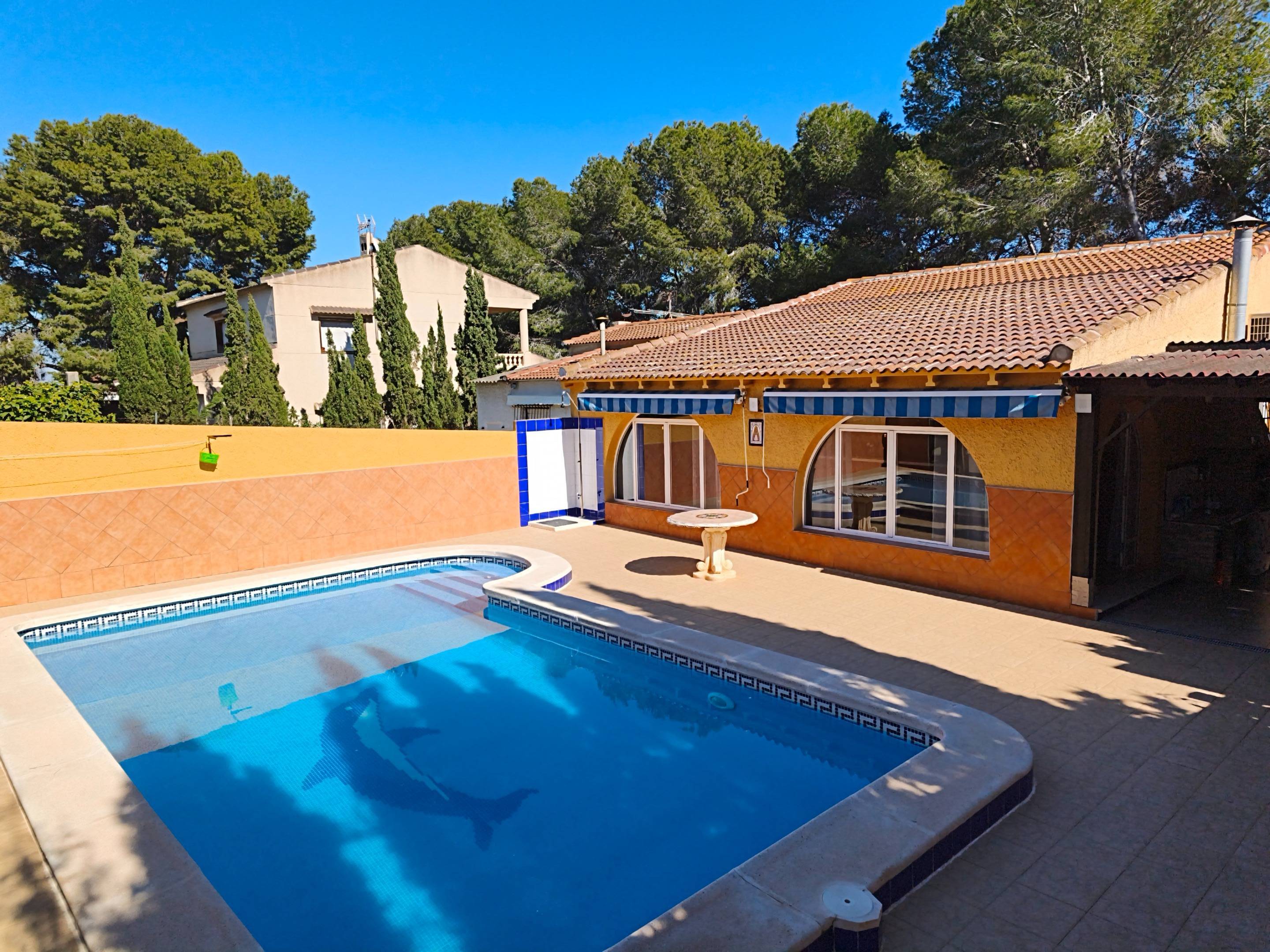 Master bedroom in villa for sale in Torrevieja