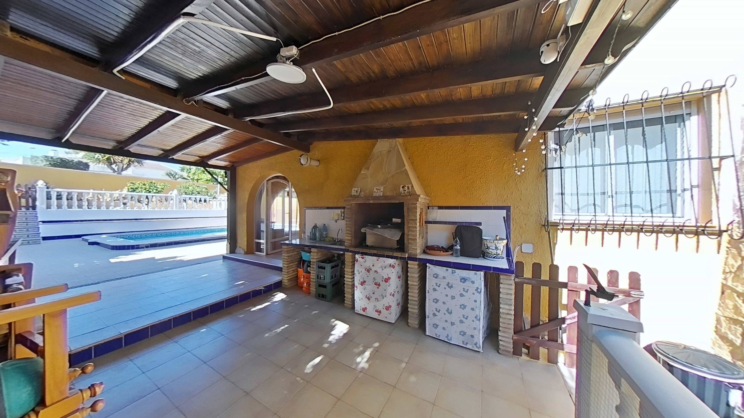 Terrace in villa for sale in Torrevieja