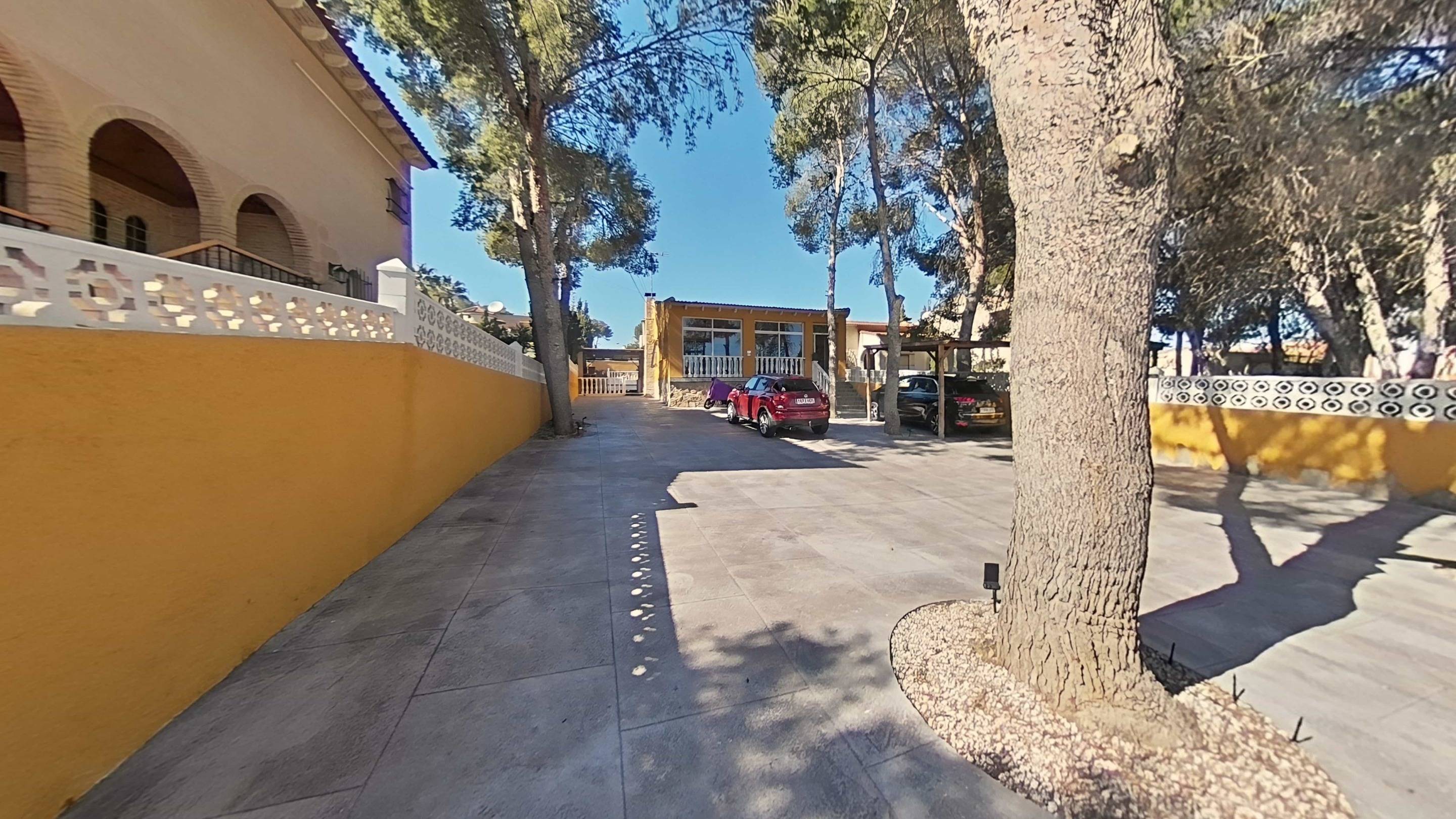 Garden in villa for sale in Torrevieja