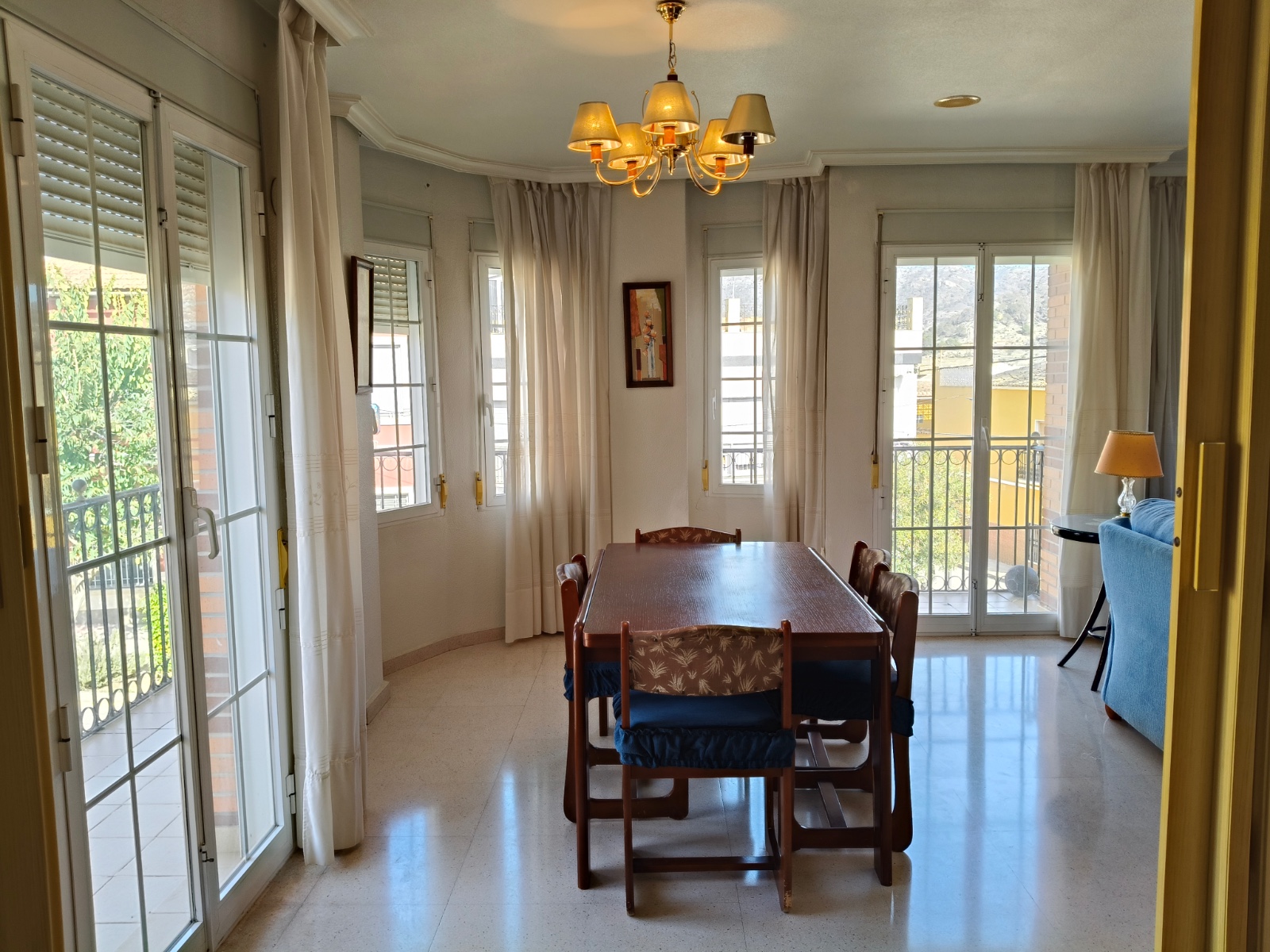 We offer for sale a unique building with a total area of 422 m² , located in the charming town of La