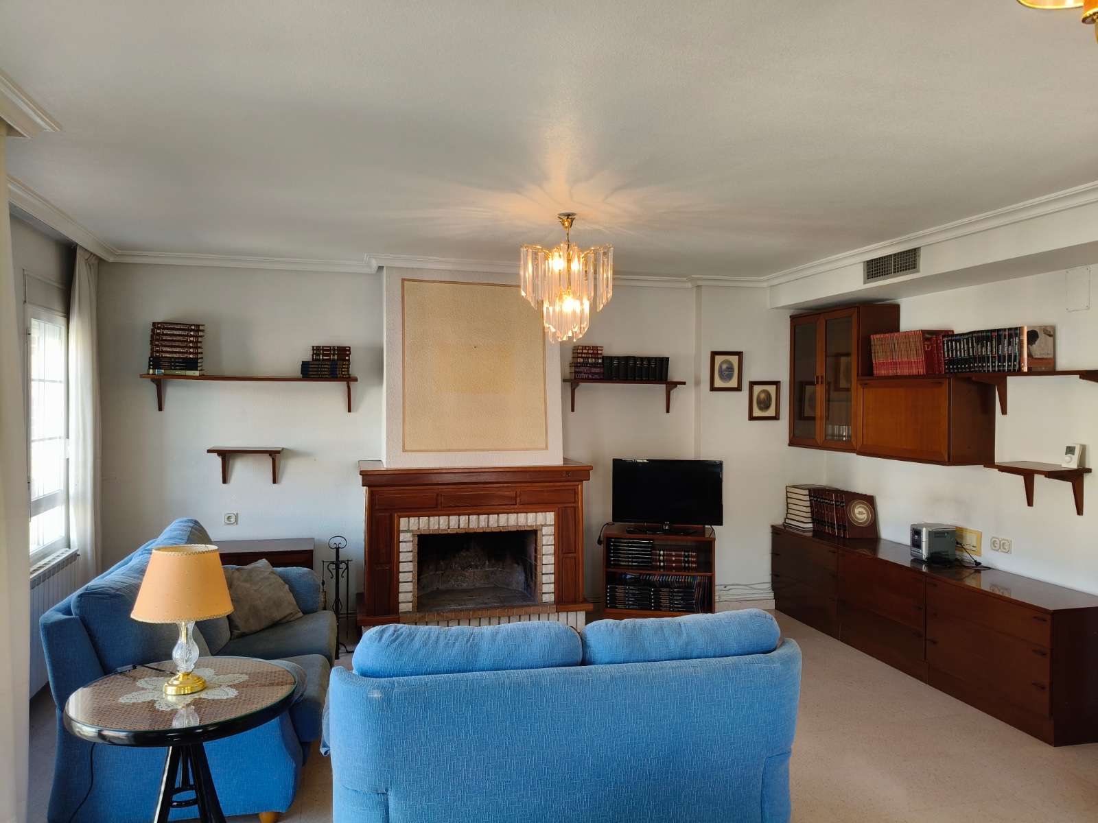 We offer for sale a unique building with a total area of 422 m² , located in the charming town of La