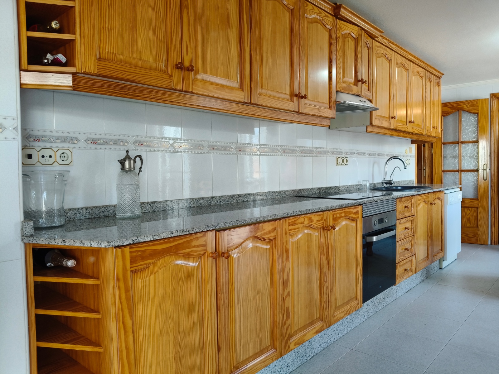 We offer for sale a unique building with a total area of 422 m² , located in the charming town of La
