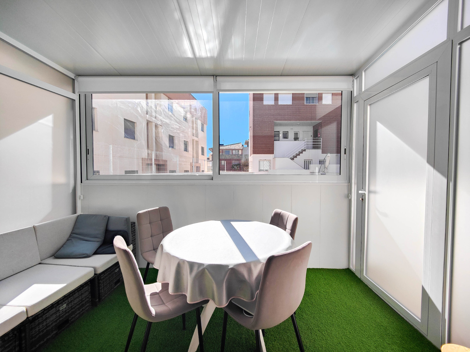 Pool area in apartment for sale in Guardamar del Segura