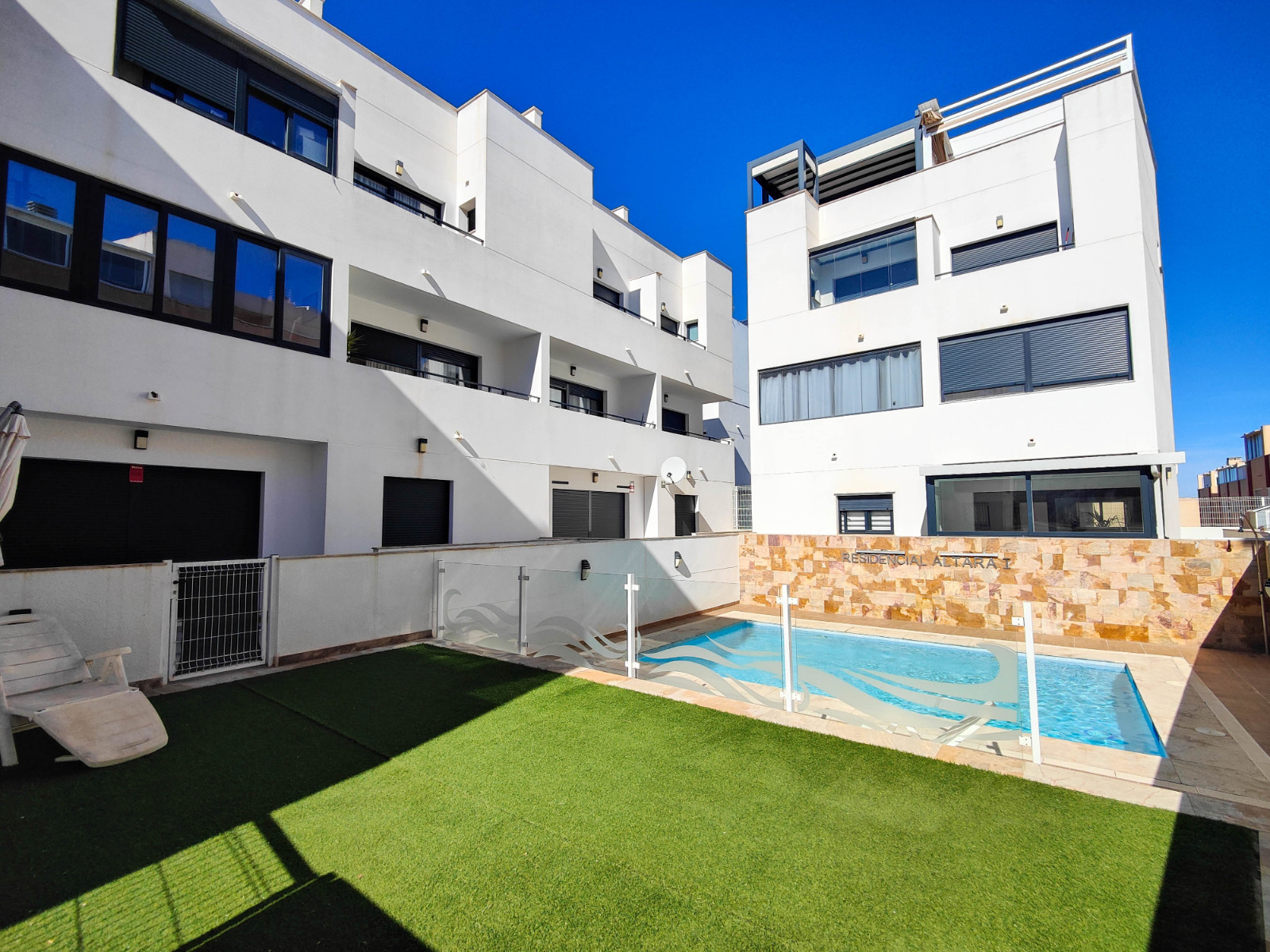 Bathroom in apartment for sale in Guardamar del Segura