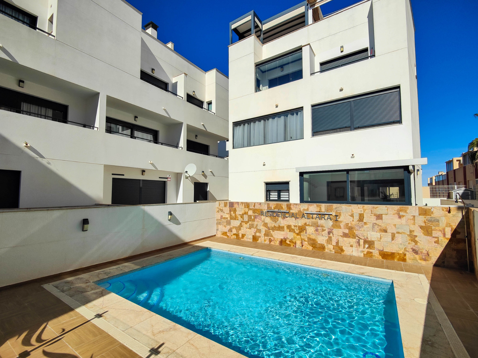 Pool area in apartment for sale in Guardamar del Segura
