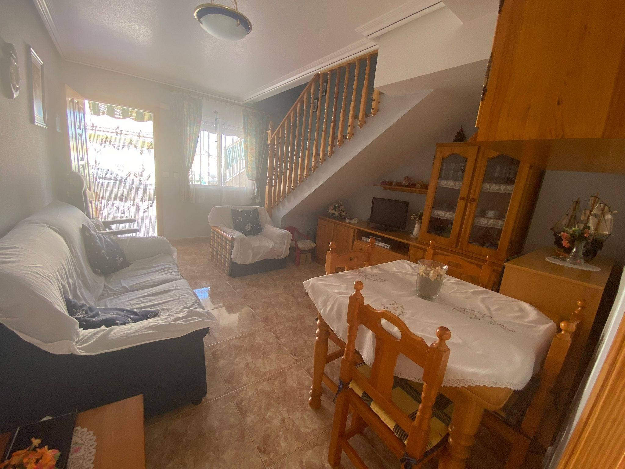 Discover this charming duplex villa located in the peaceful area of Los Cuarteros, San Pedro del P
