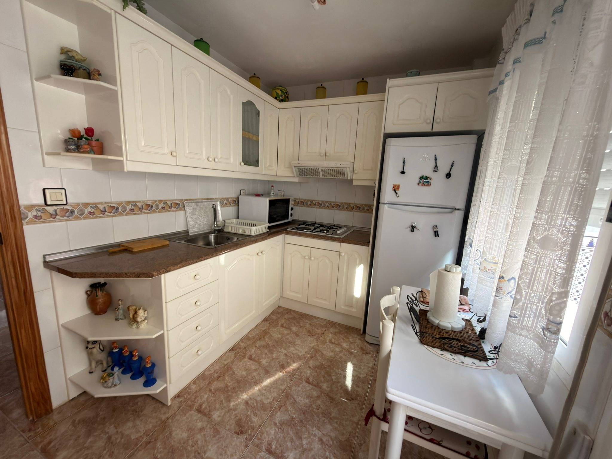 Discover this charming duplex villa located in the peaceful area of Los Cuarteros, San Pedro del P