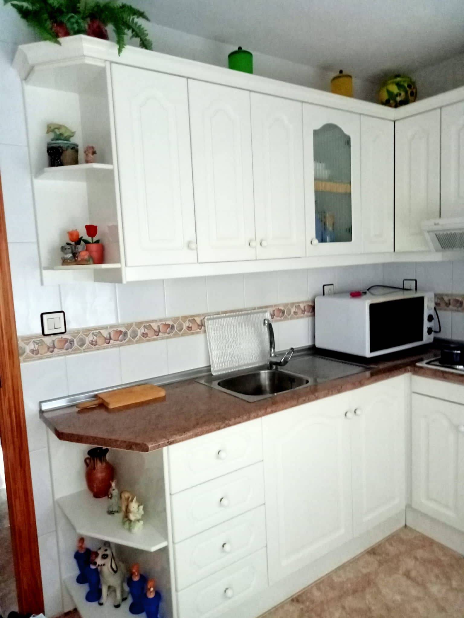 Discover this charming duplex villa located in the peaceful area of Los Cuarteros, San Pedro del P