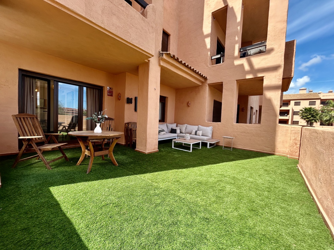 This stunning frontline ground-floor apartment is located in the prestigious La Serena Golf resort,