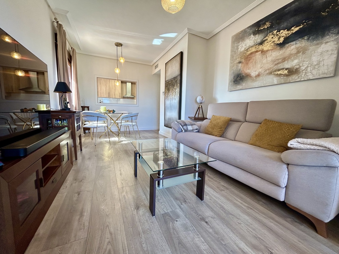 This stunning frontline ground-floor apartment is located in the prestigious La Serena Golf resort,