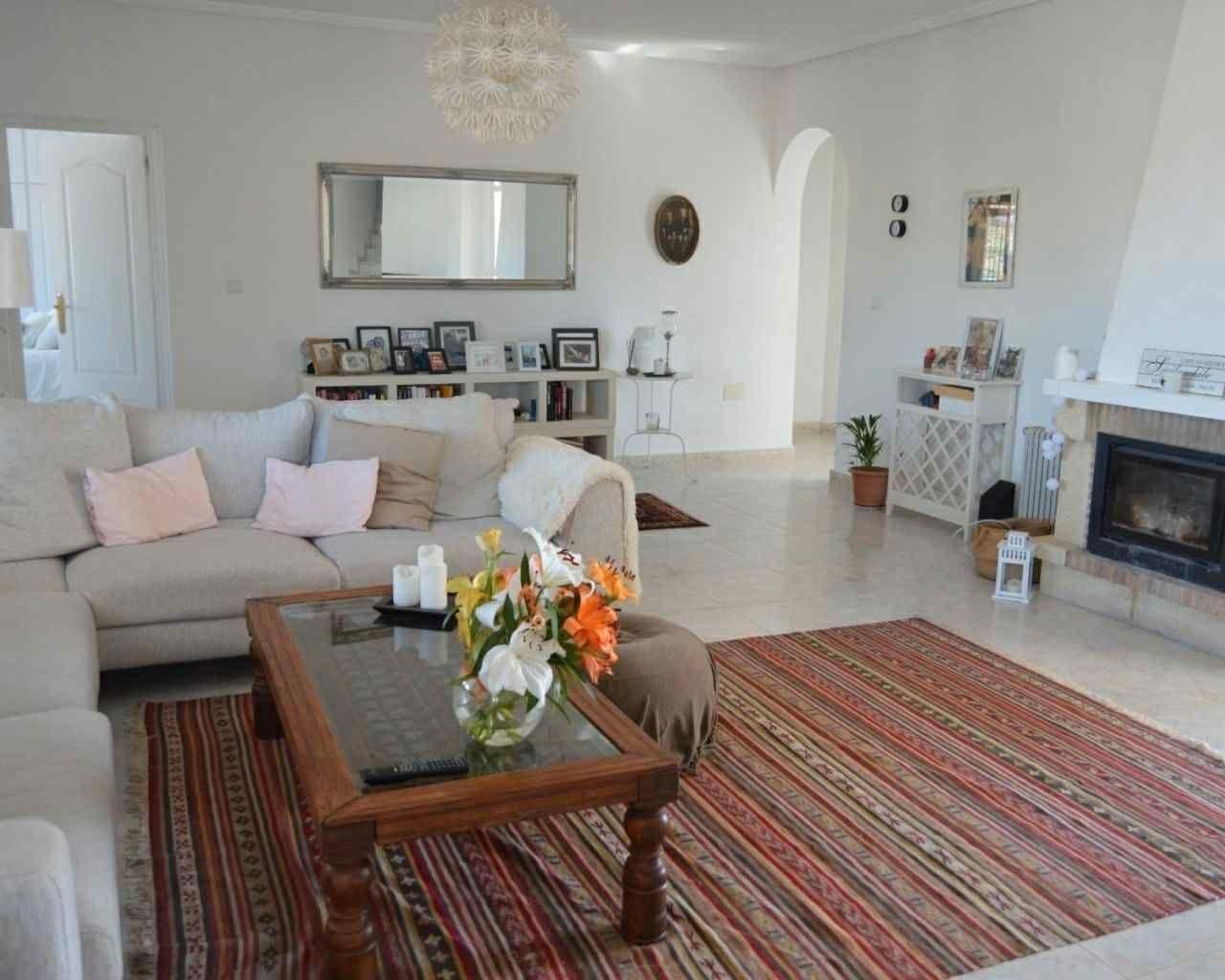 Living room in villa for sale in Rojales
