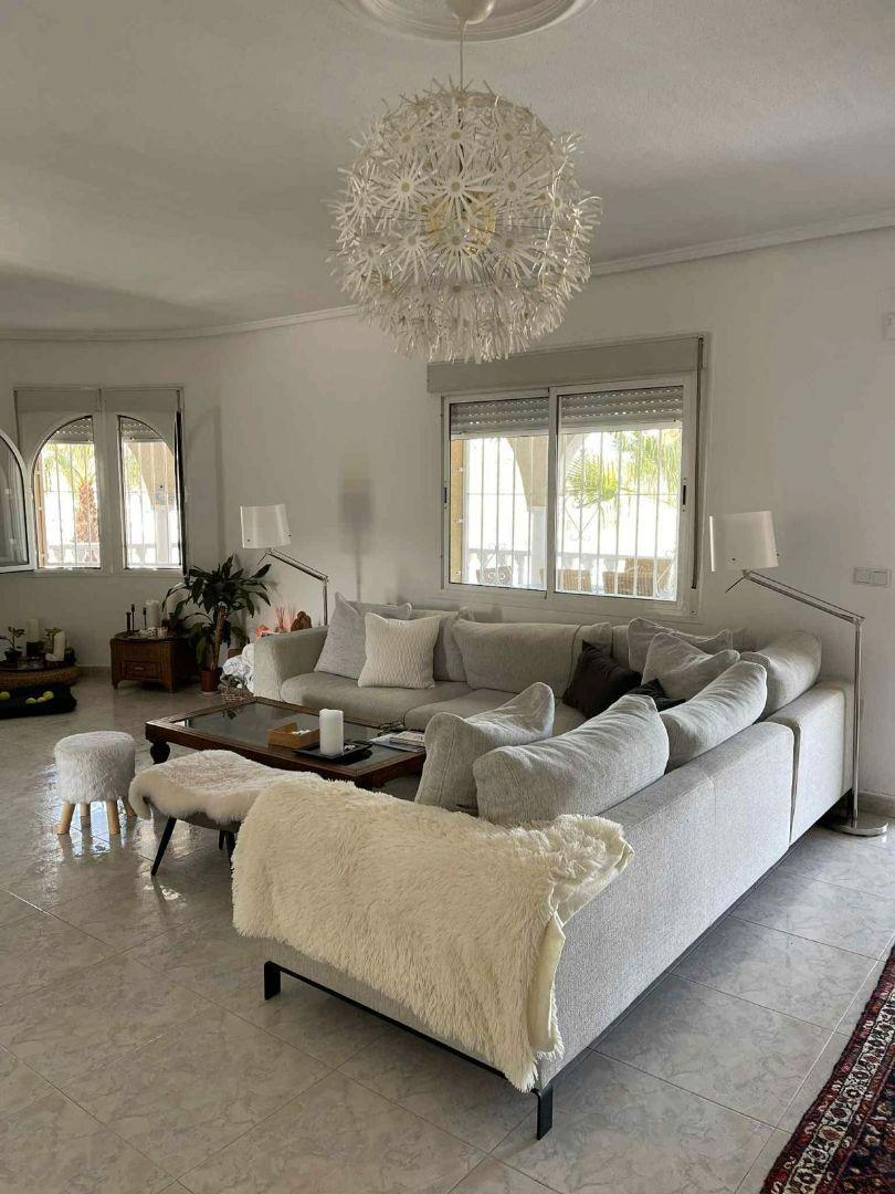 Bedroom in villa for sale in Rojales