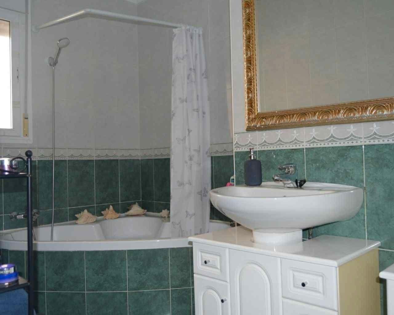 Bathroom in villa for sale in Rojales
