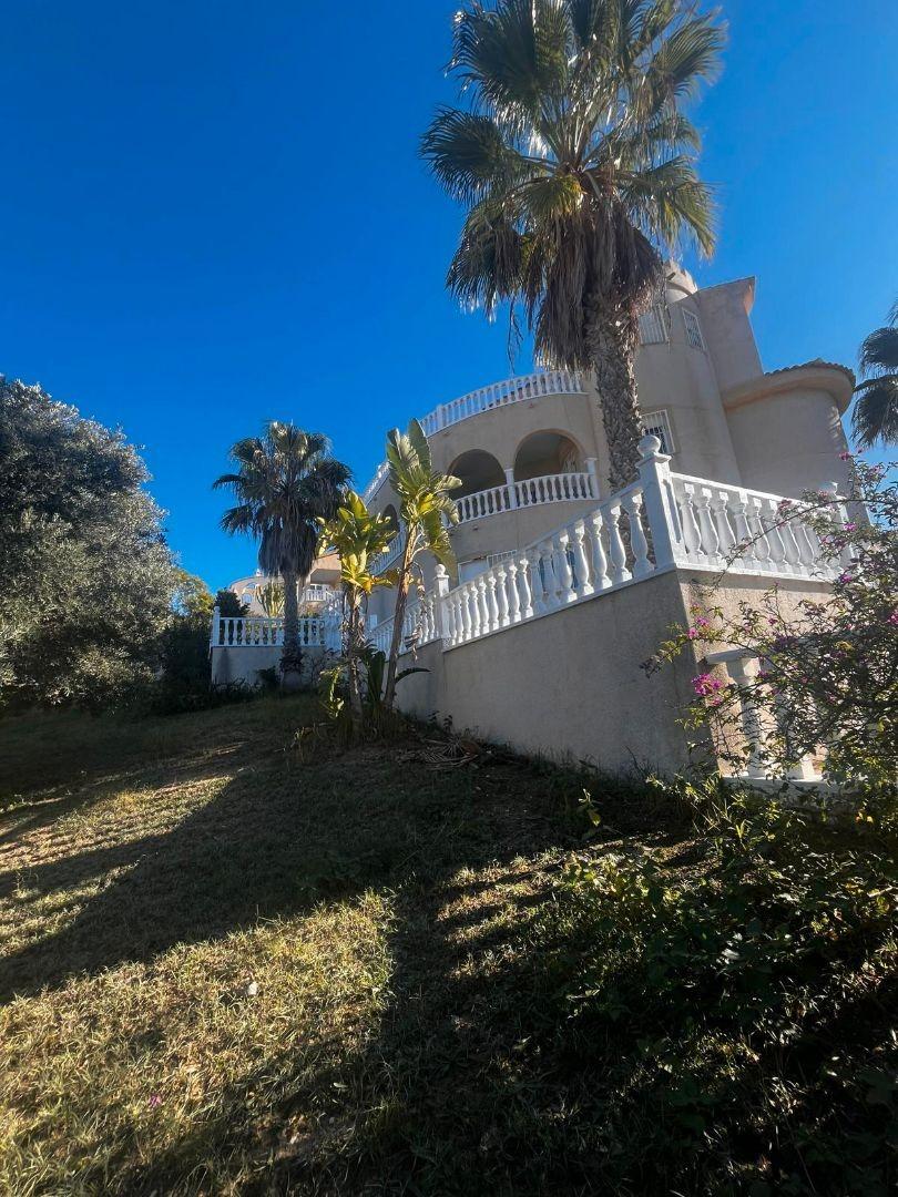 Garden in villa for sale in Rojales