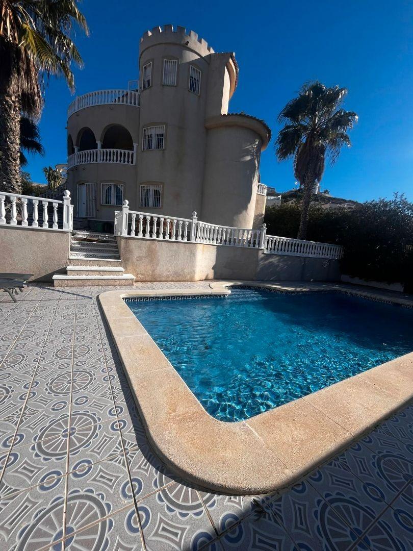 Dining area in villa for sale in Rojales