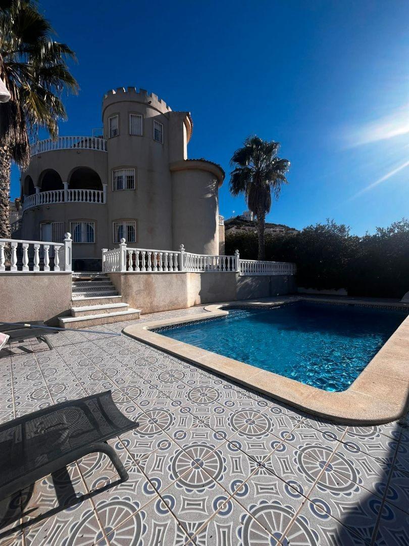 Living room in villa for sale in Rojales