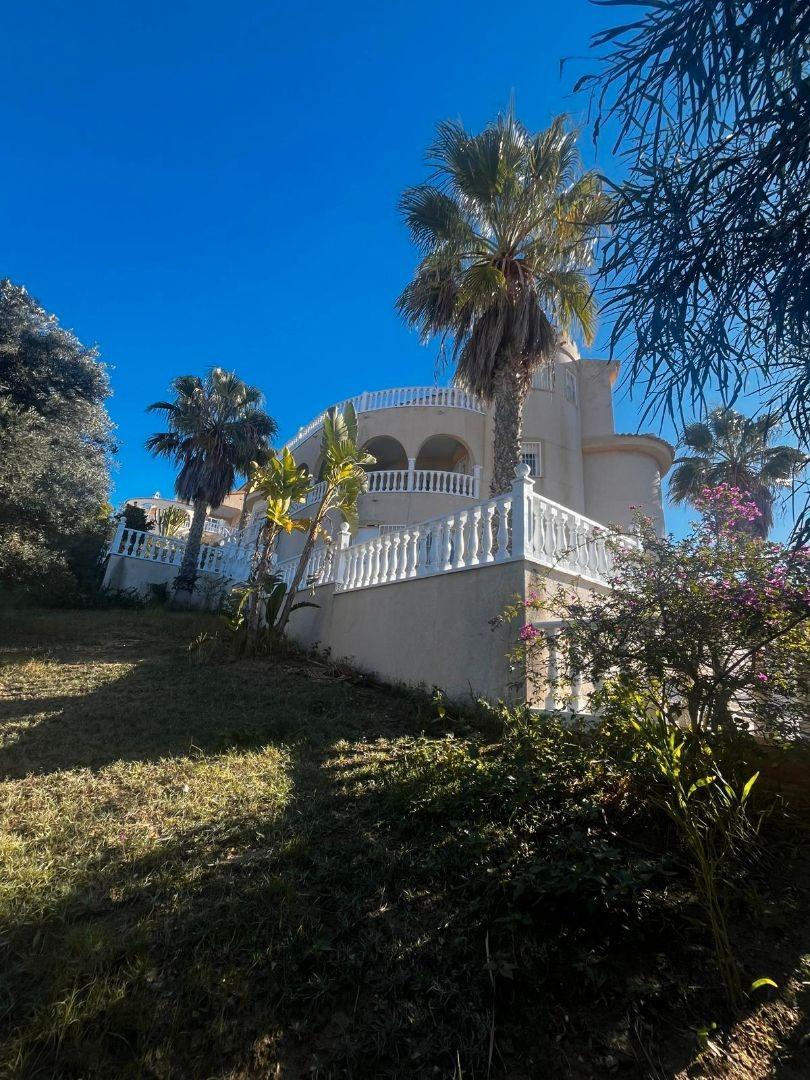 Garden in villa for sale in Rojales