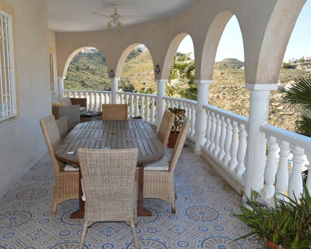 Dining area in villa for sale in Rojales