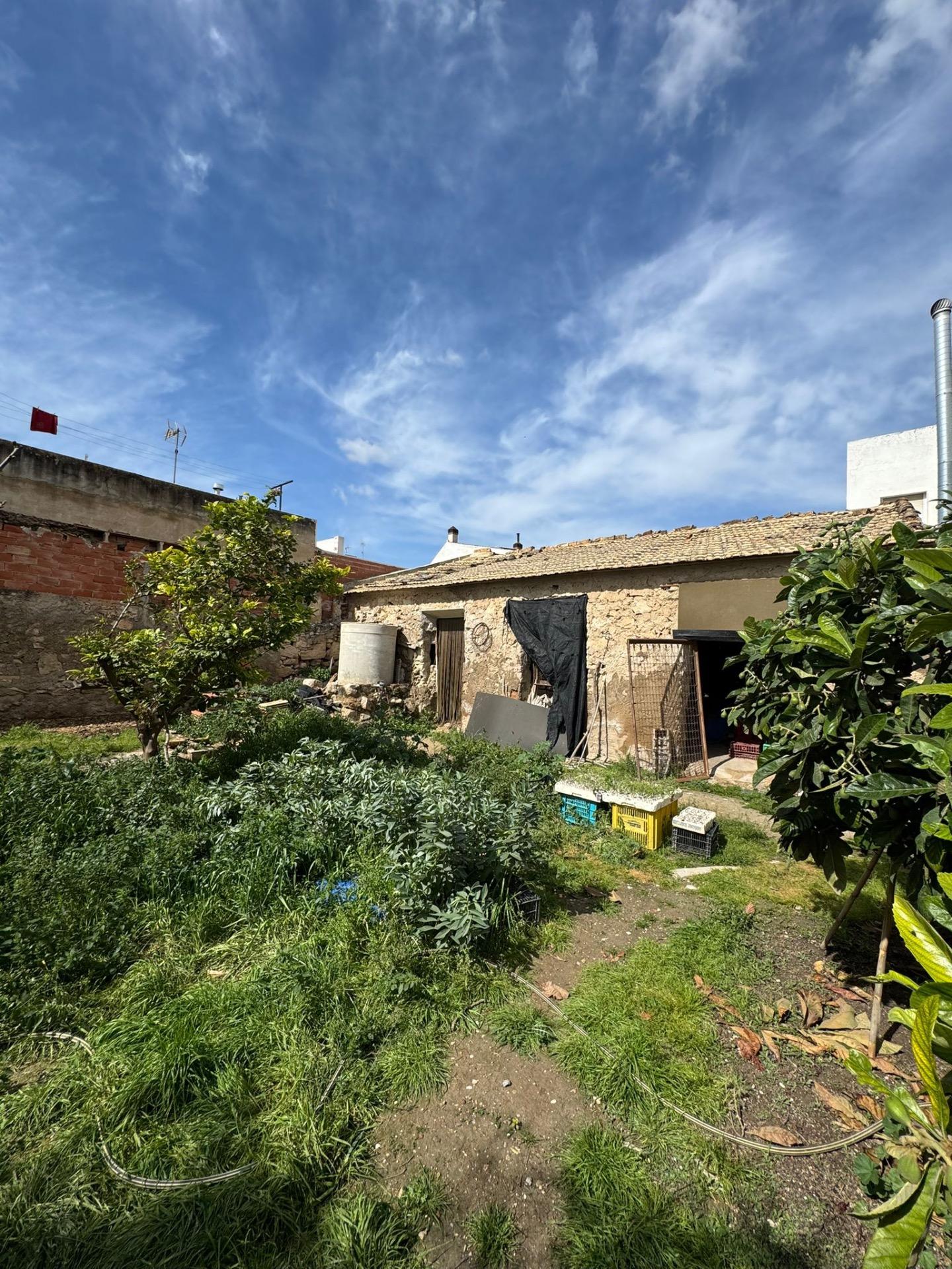Bedroom in land for sale in Jacarilla