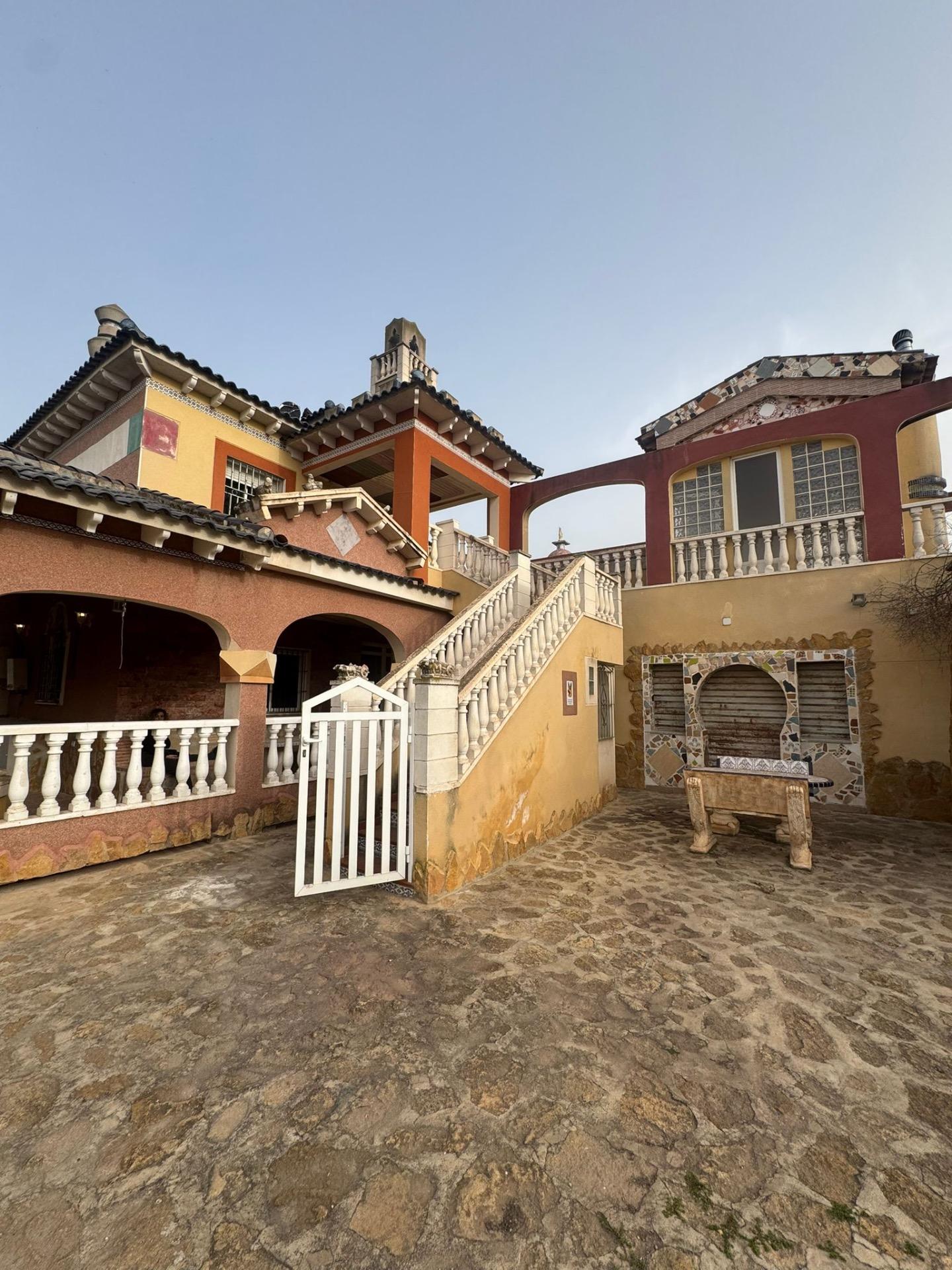 Garden in villa for sale in Orihuela