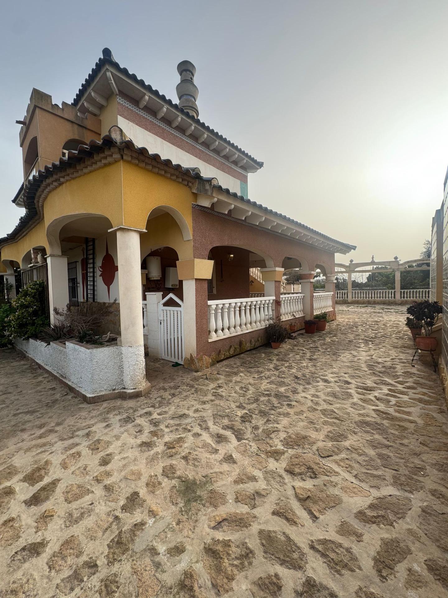 Bedroom in villa for sale in Orihuela