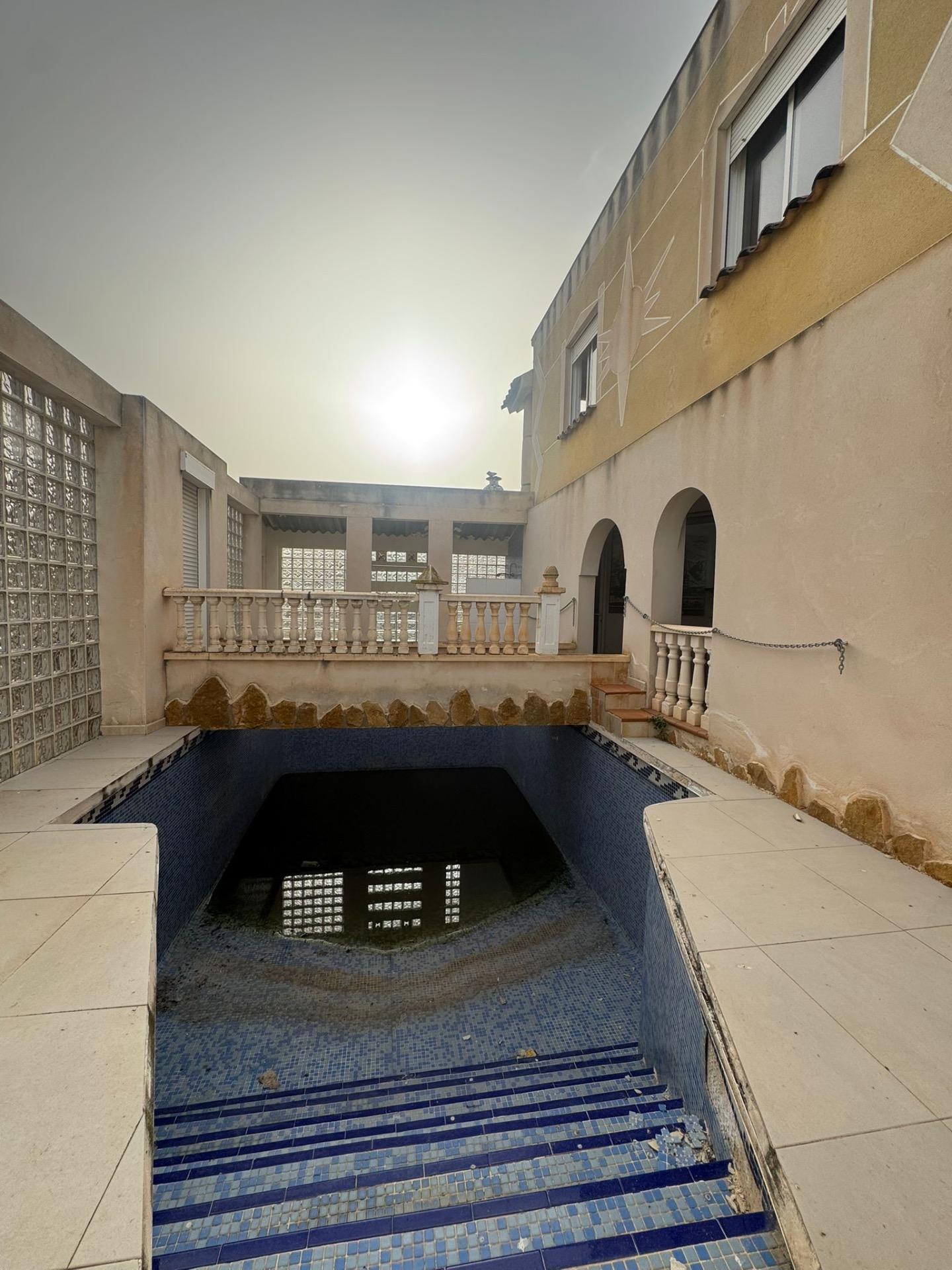Exterior view in villa for sale in Orihuela