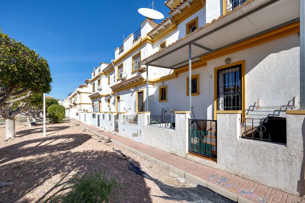 Garden in terraced for sale in Torrevieja