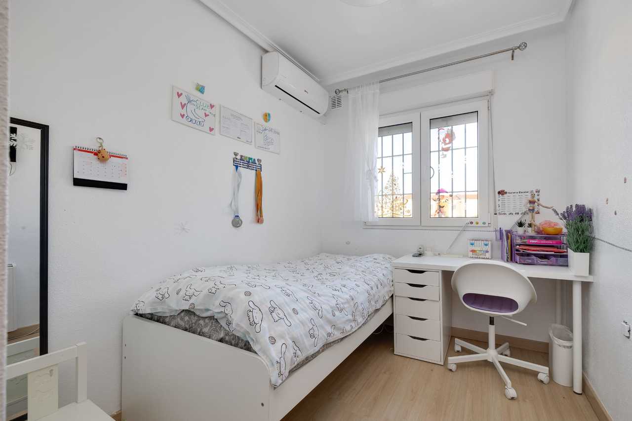 Bedroom in terraced for sale in Torrevieja