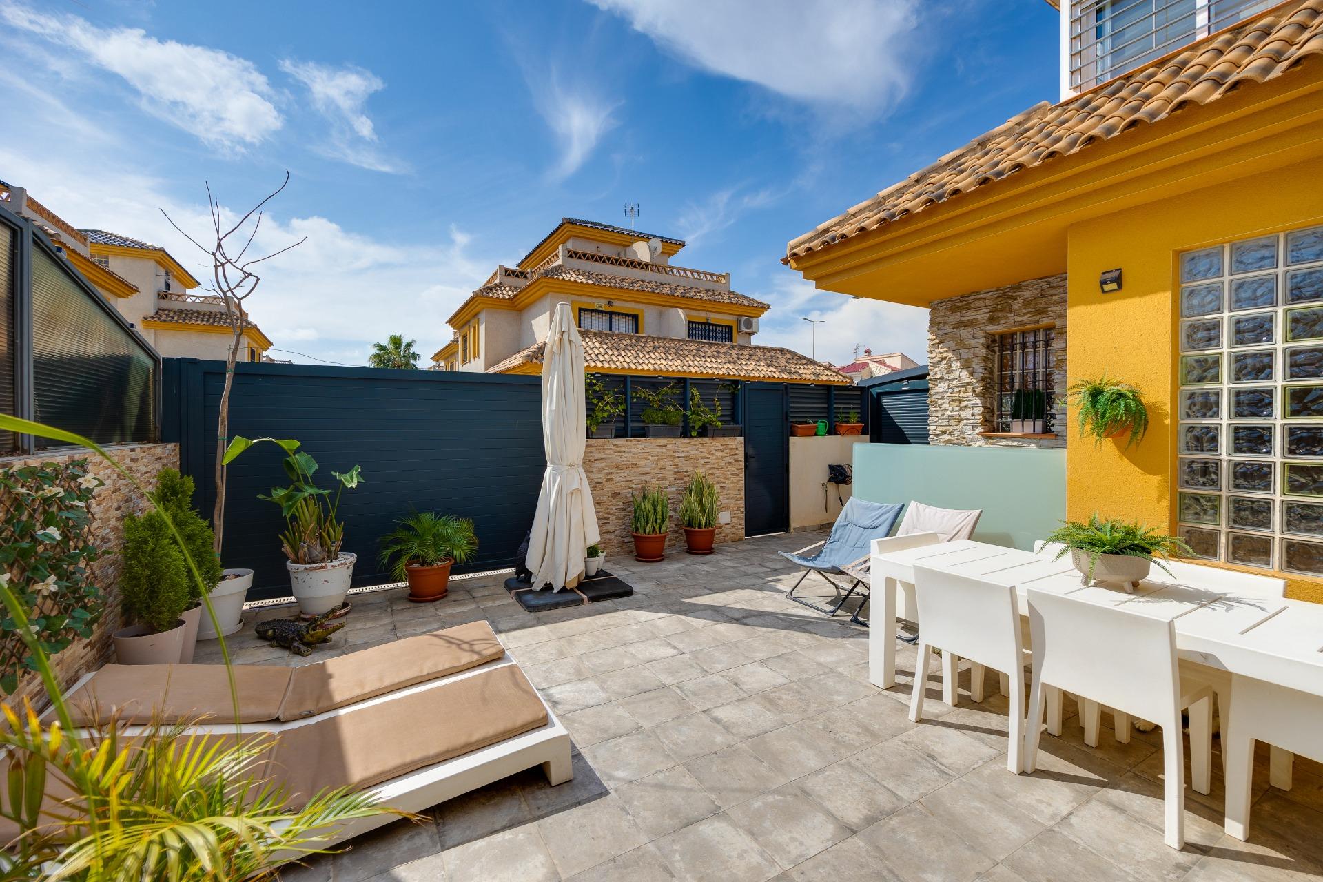Master bedroom in villa for sale in Los Montesinos