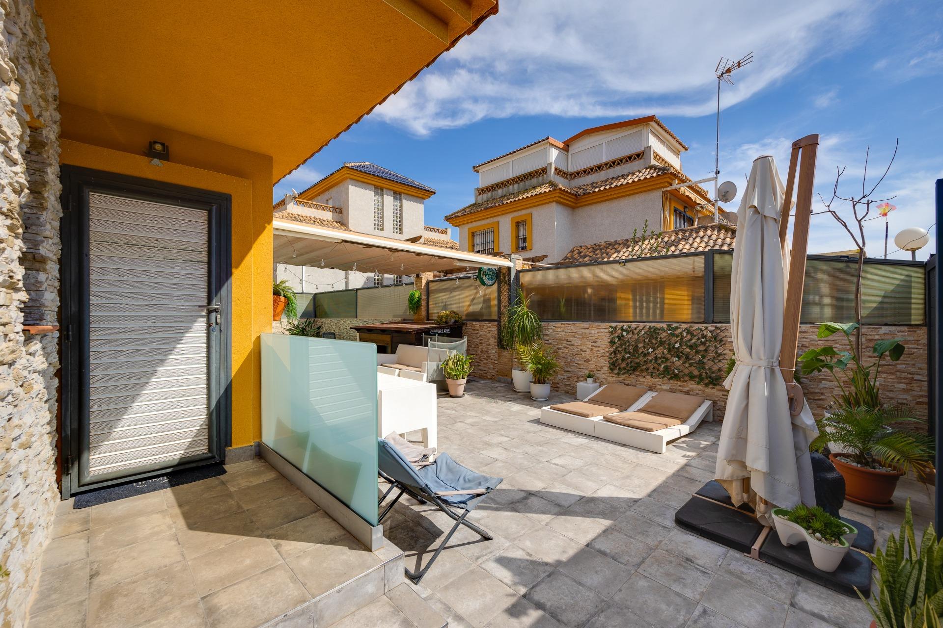 Pool area in villa for sale in Los Montesinos