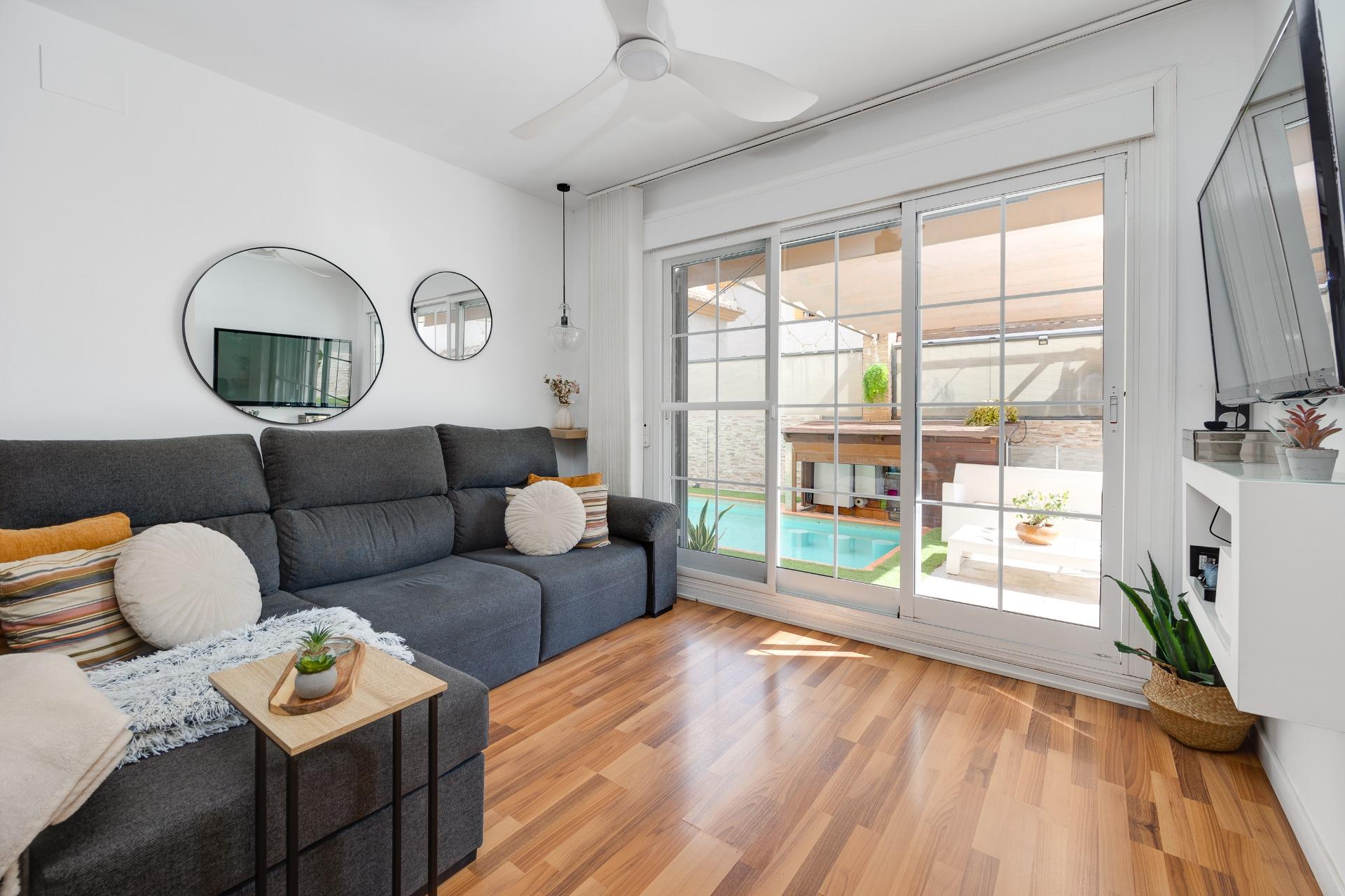 Master bedroom in villa for sale in Los Montesinos