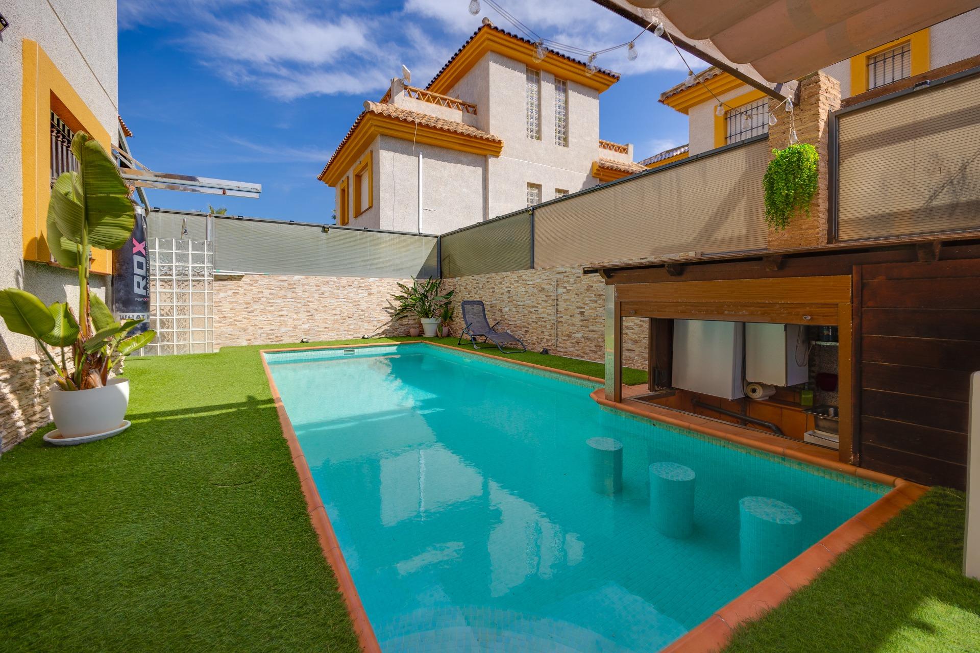 Terrace in villa for sale in Los Montesinos