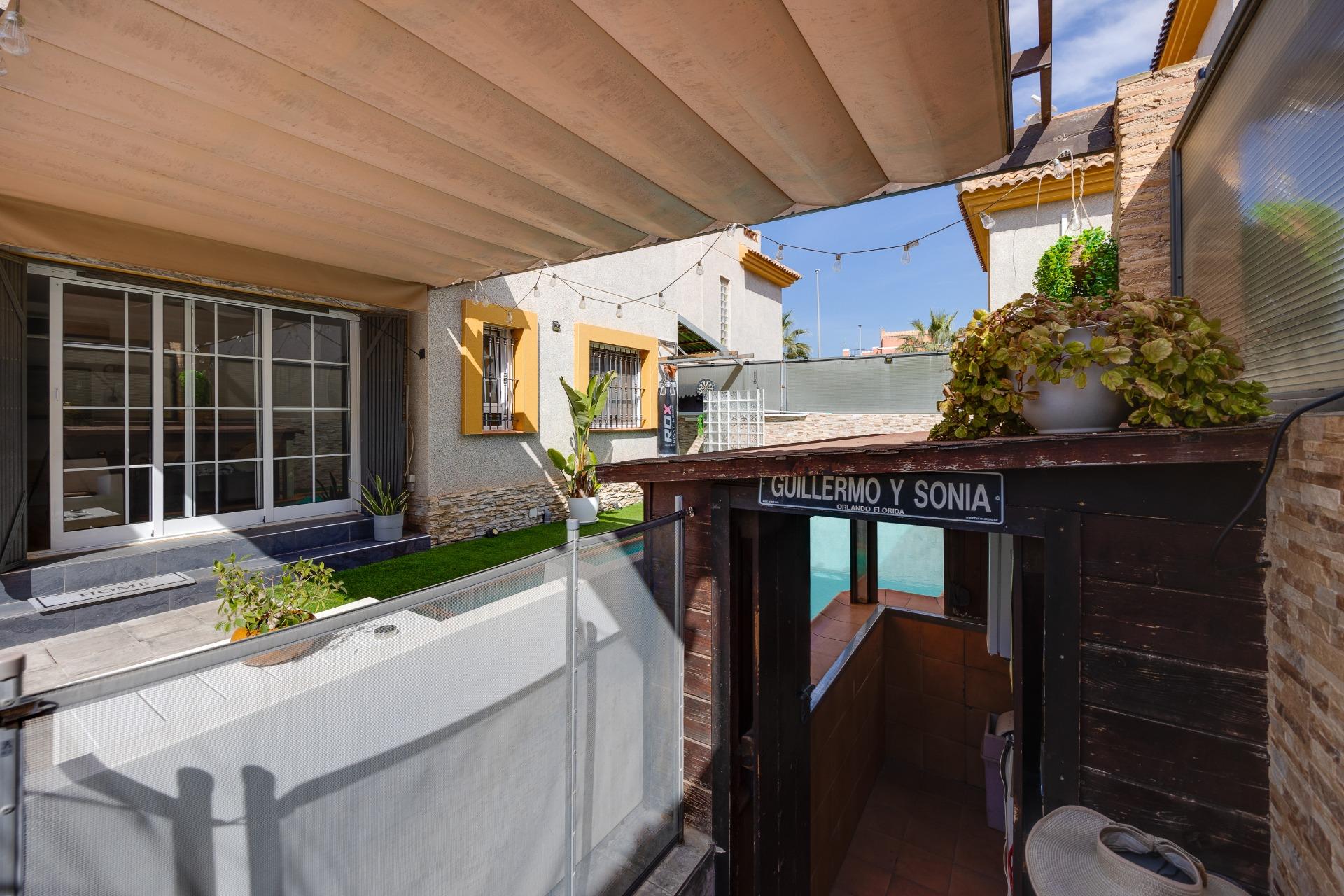 Pool area in villa for sale in Los Montesinos
