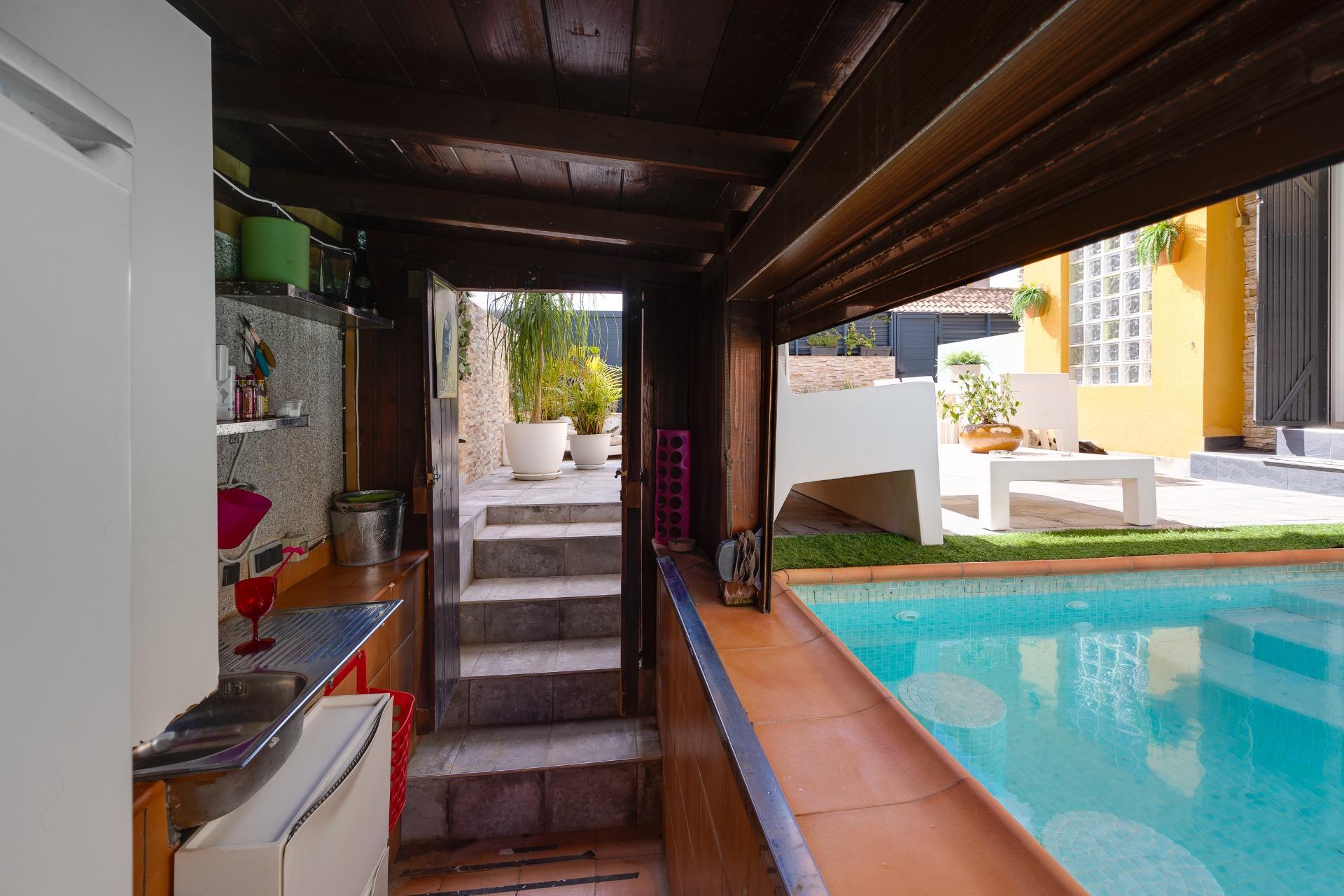 Garden in villa for sale in Los Montesinos