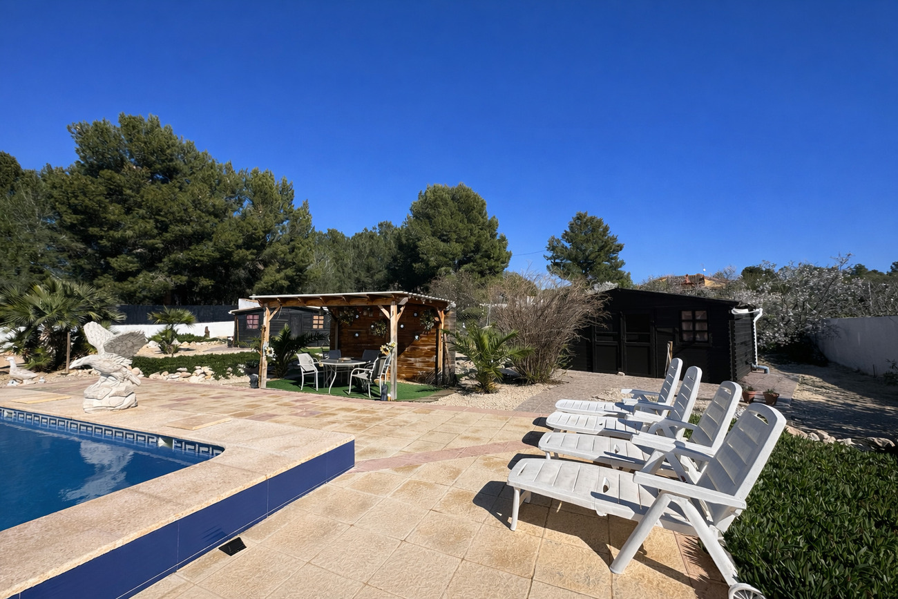 Exterior view in villa for sale in Castalla