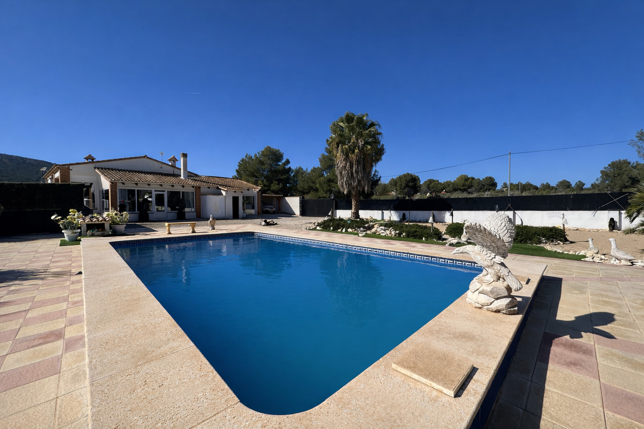 Kitchen in villa for sale in Castalla